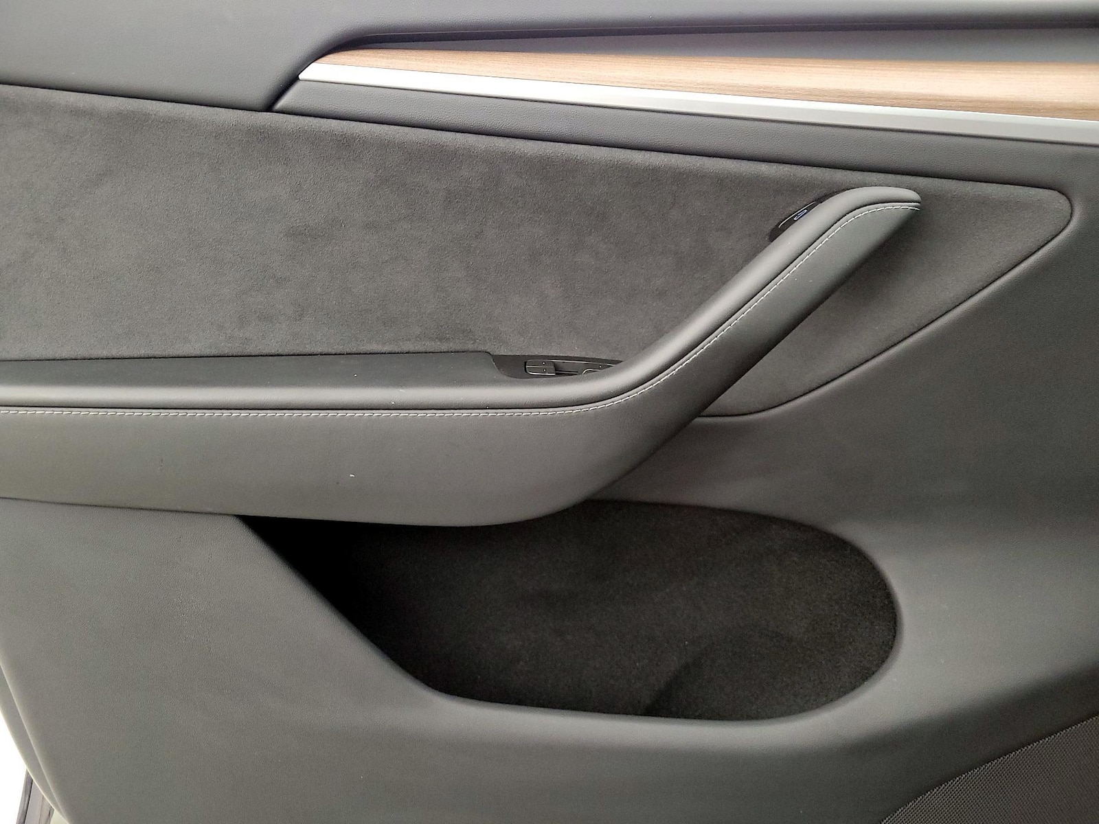 2024 Tesla Model Y Long Range - Photo 13