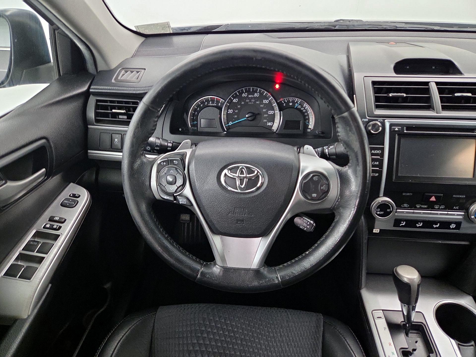 Thumbnail: 2014 Toyota Camry - 10