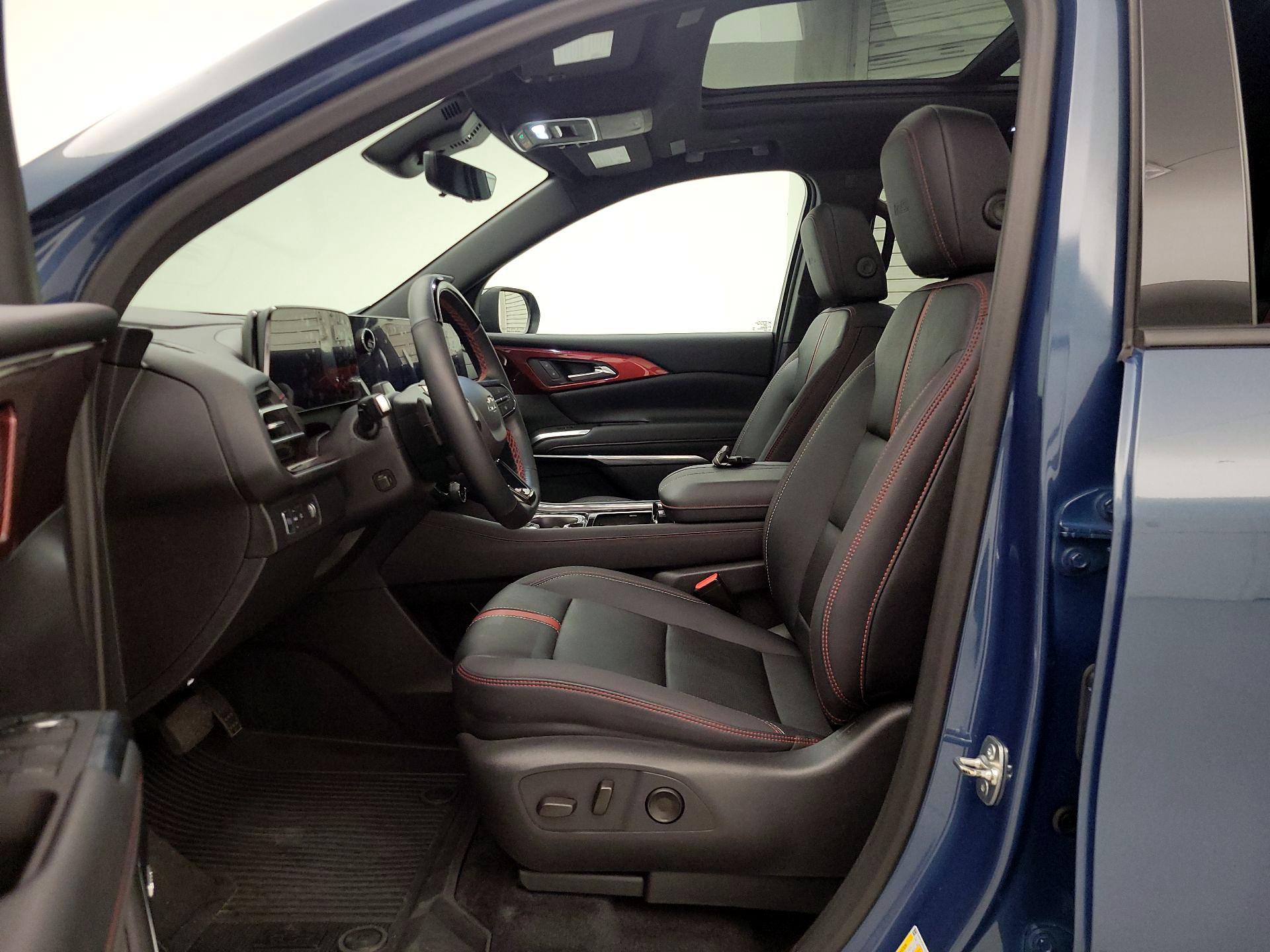 Thumbnail: 2025 Chevrolet Traverse - 11