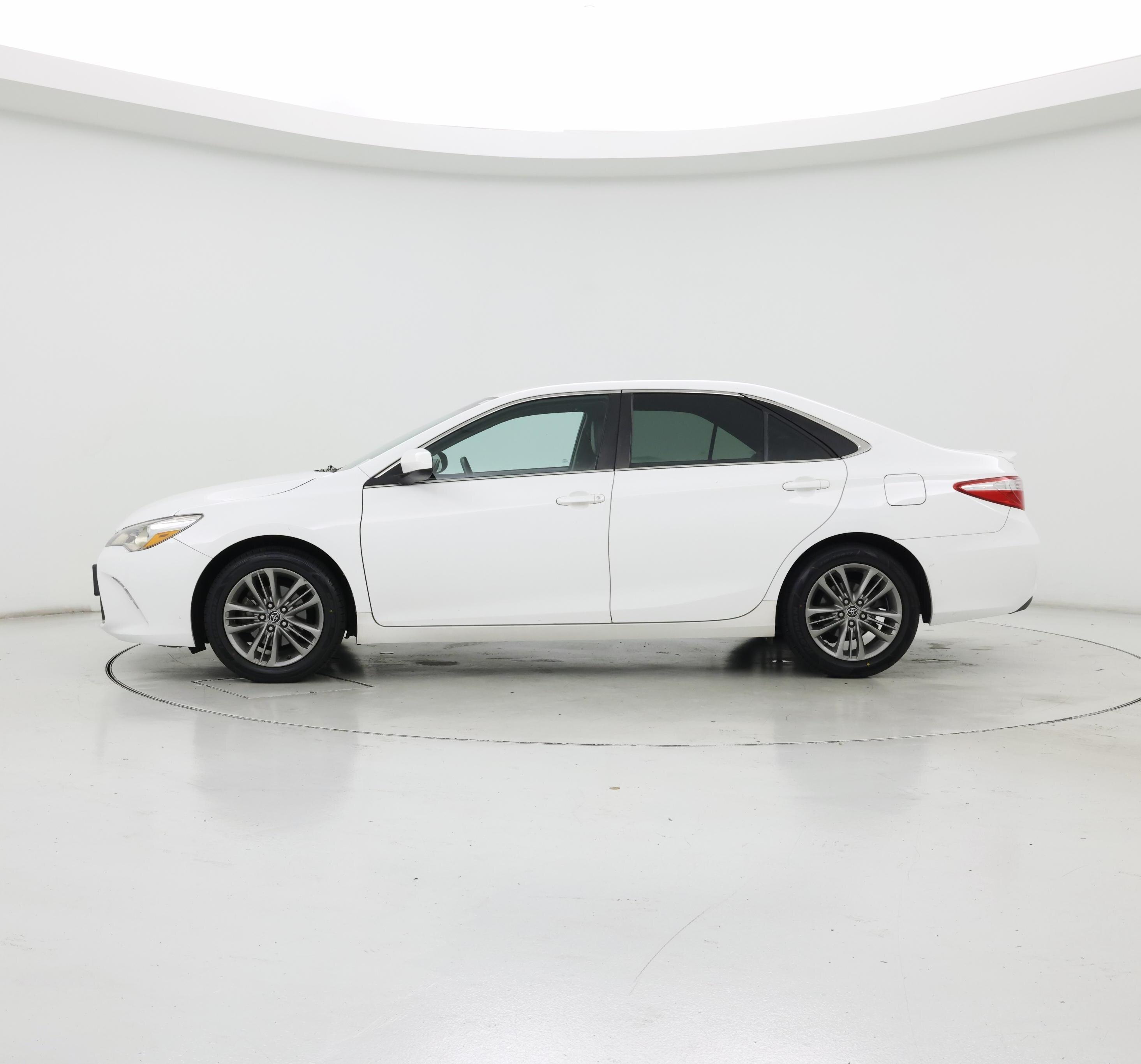 Thumbnail: 2016 Toyota Camry - 3