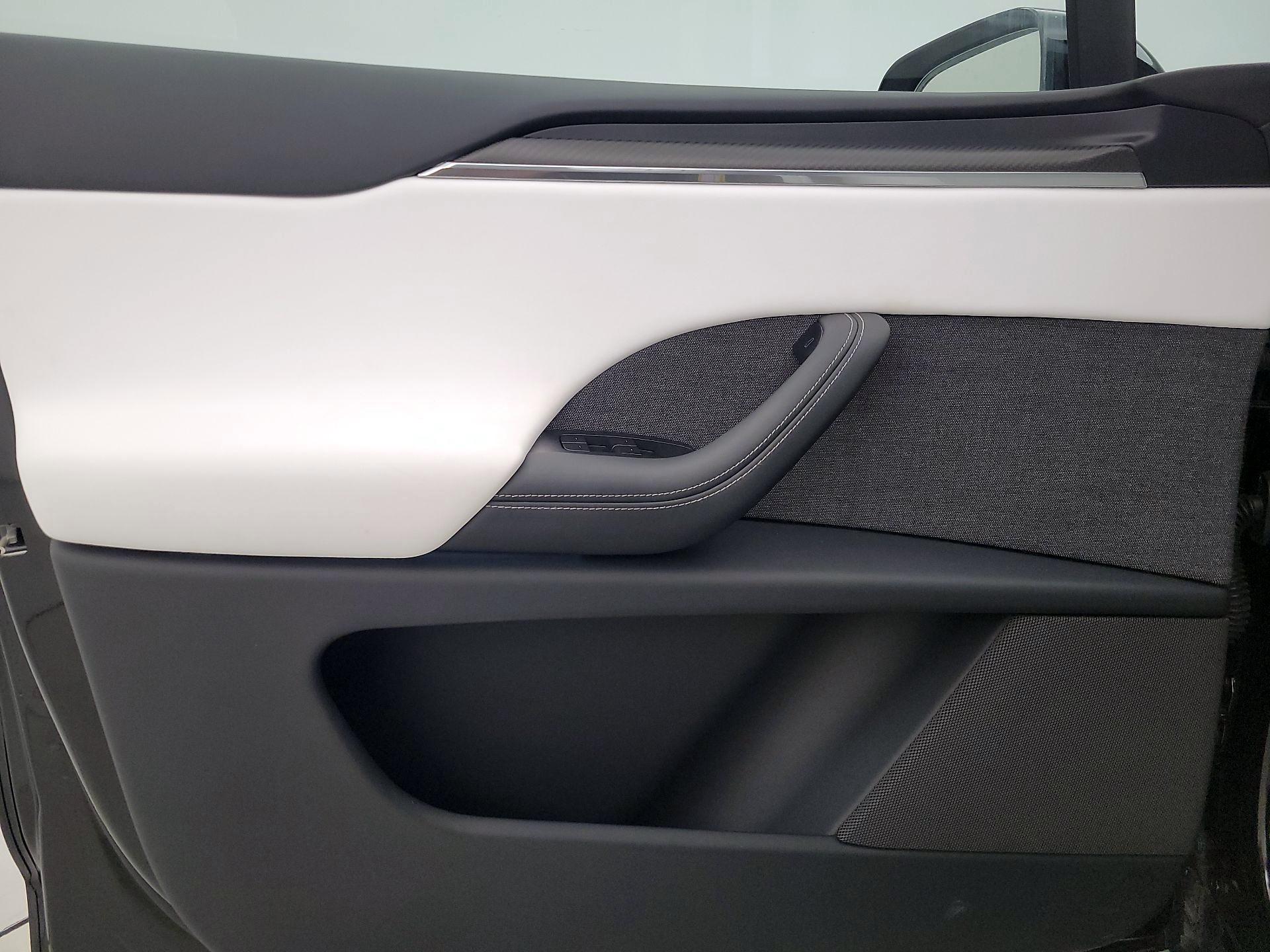 Thumbnail: 2023 Tesla Model X - 12