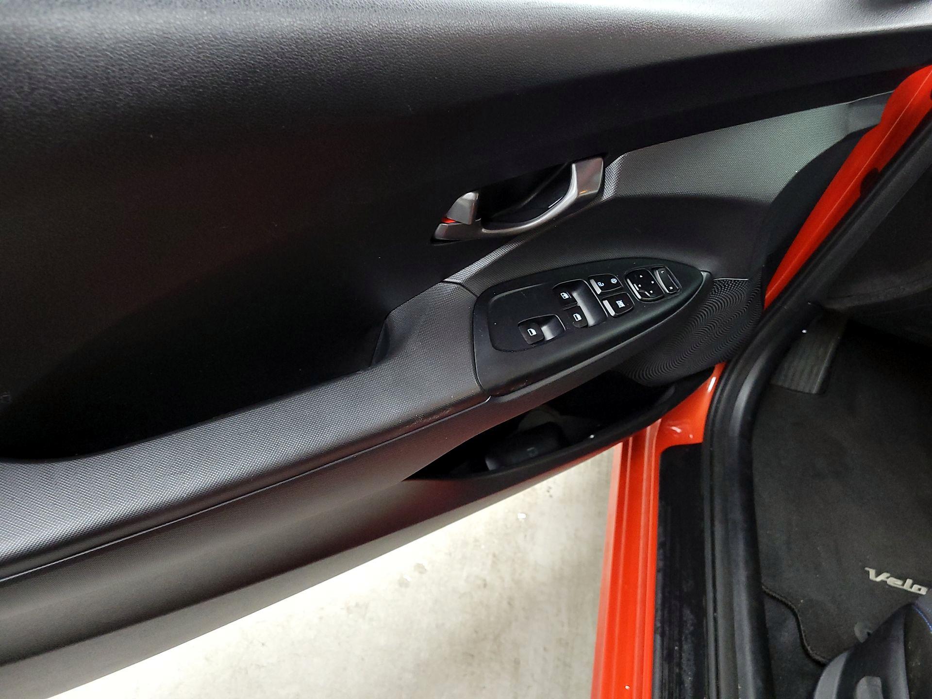 Thumbnail: 2020 Hyundai Veloster - 12