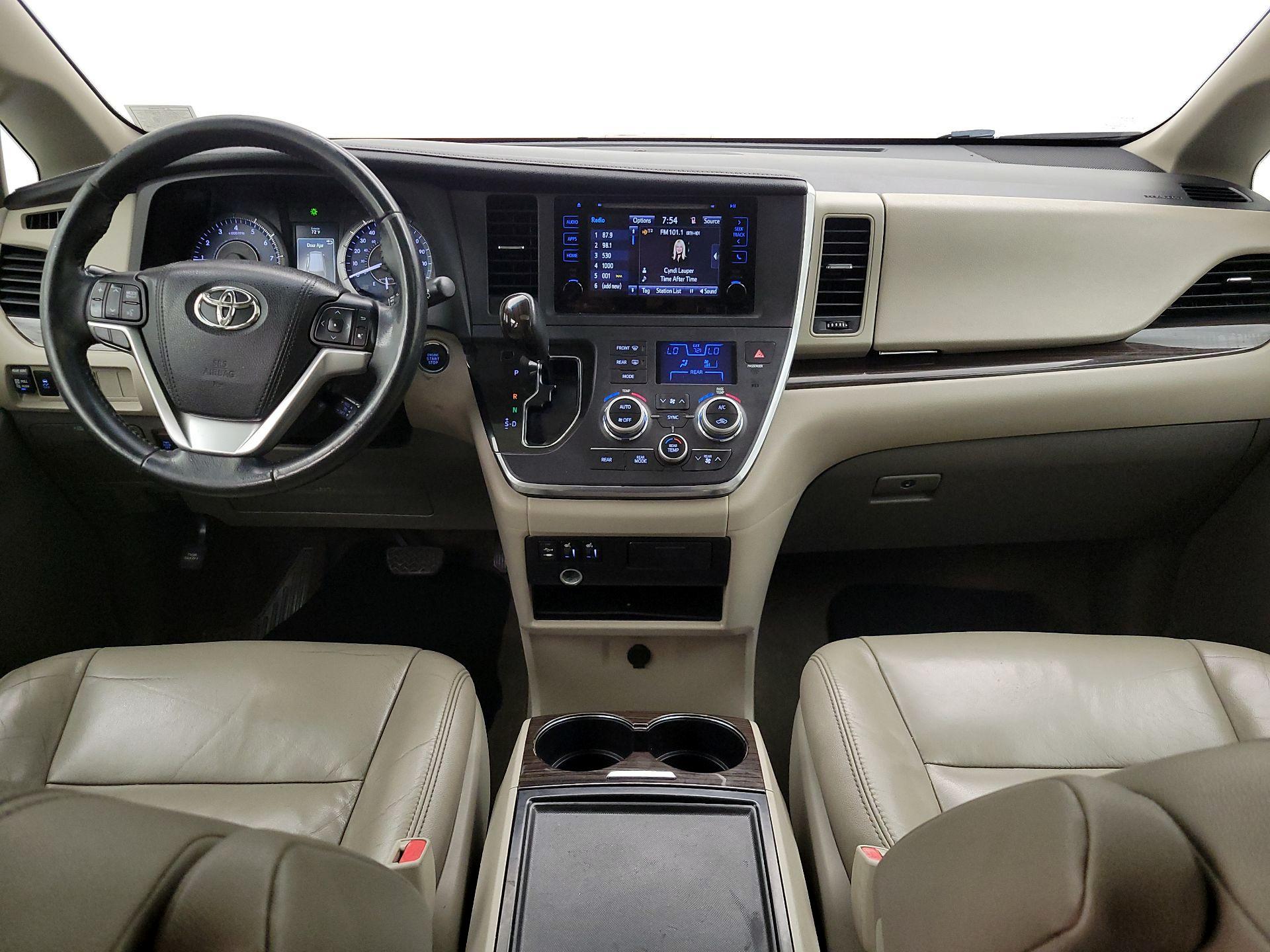Thumbnail: 2015 Toyota Sienna - 9
