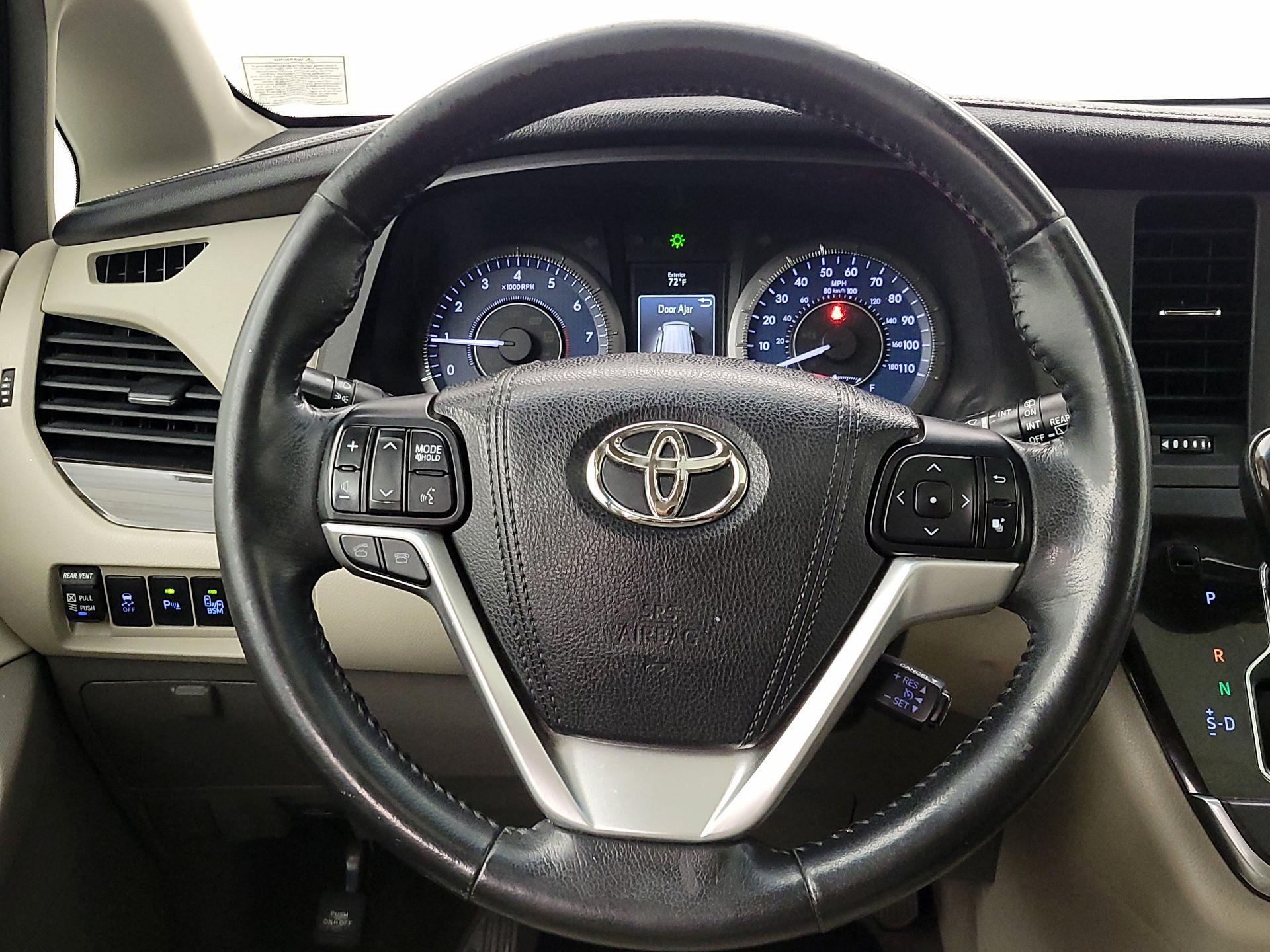 Thumbnail: 2015 Toyota Sienna - 10