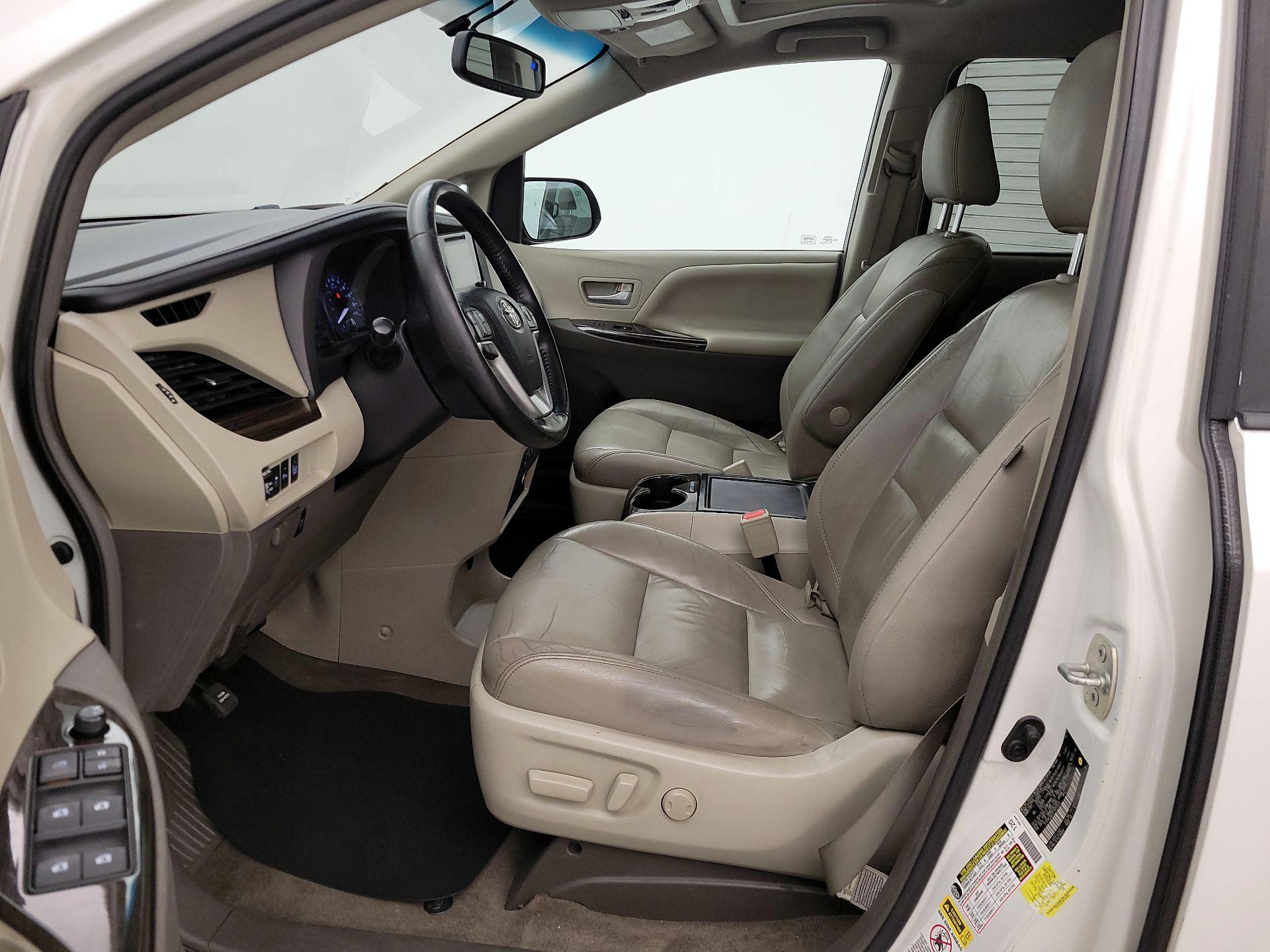 Thumbnail: 2015 Toyota Sienna - 11