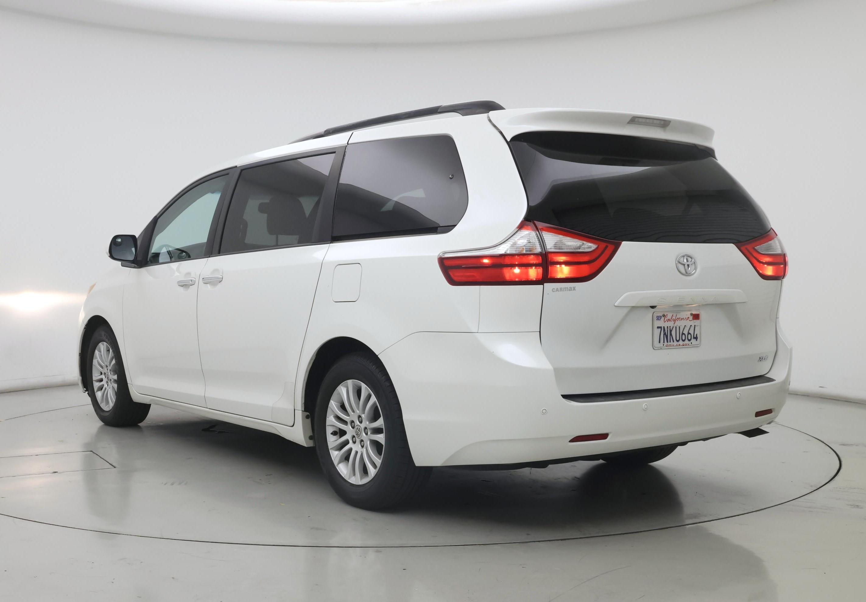Thumbnail: 2015 Toyota Sienna - 2