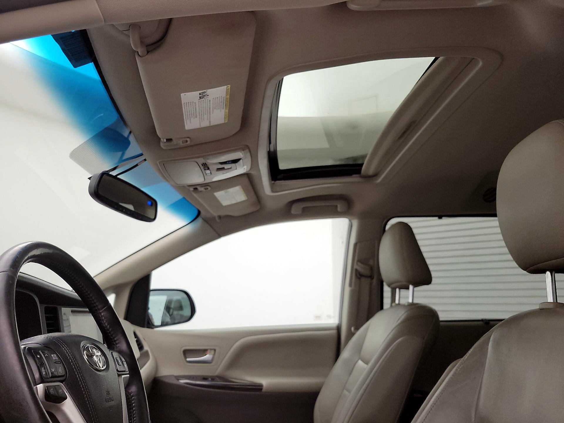 Thumbnail: 2015 Toyota Sienna - 19