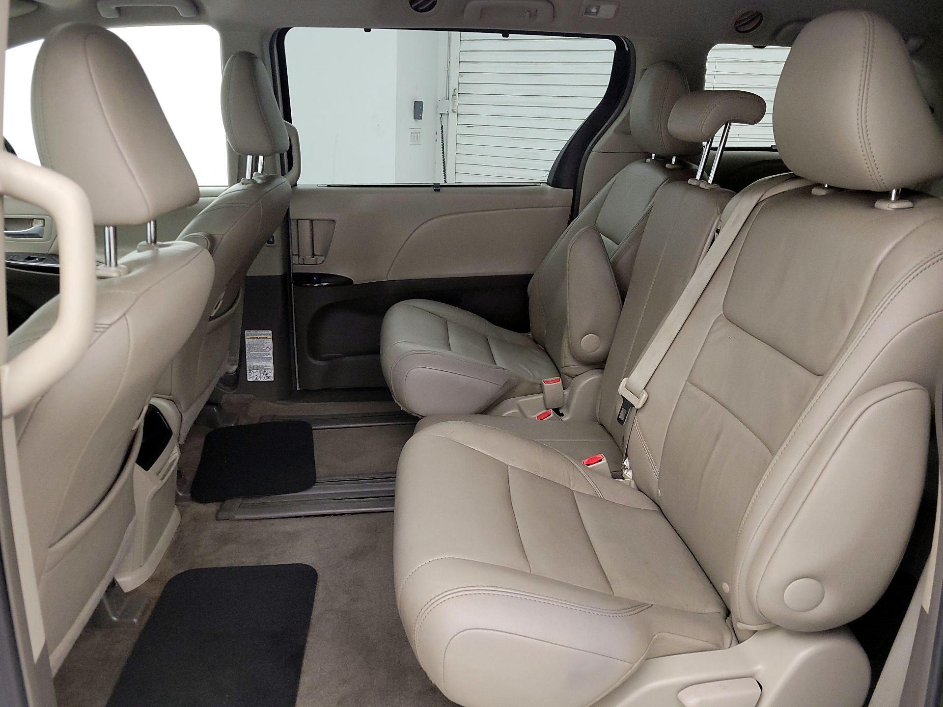 Thumbnail: 2015 Toyota Sienna - 20