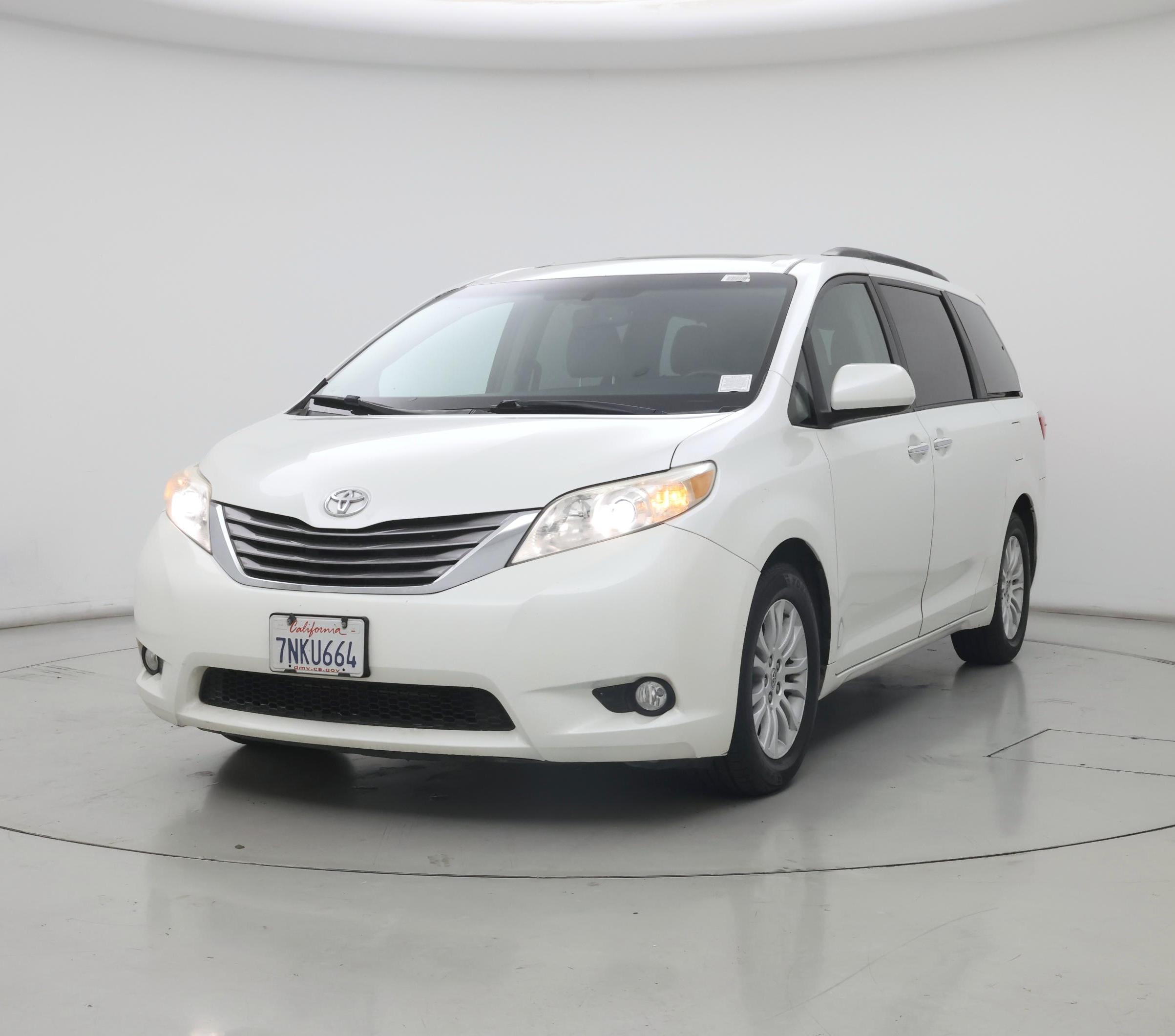 Thumbnail: 2015 Toyota Sienna - 4