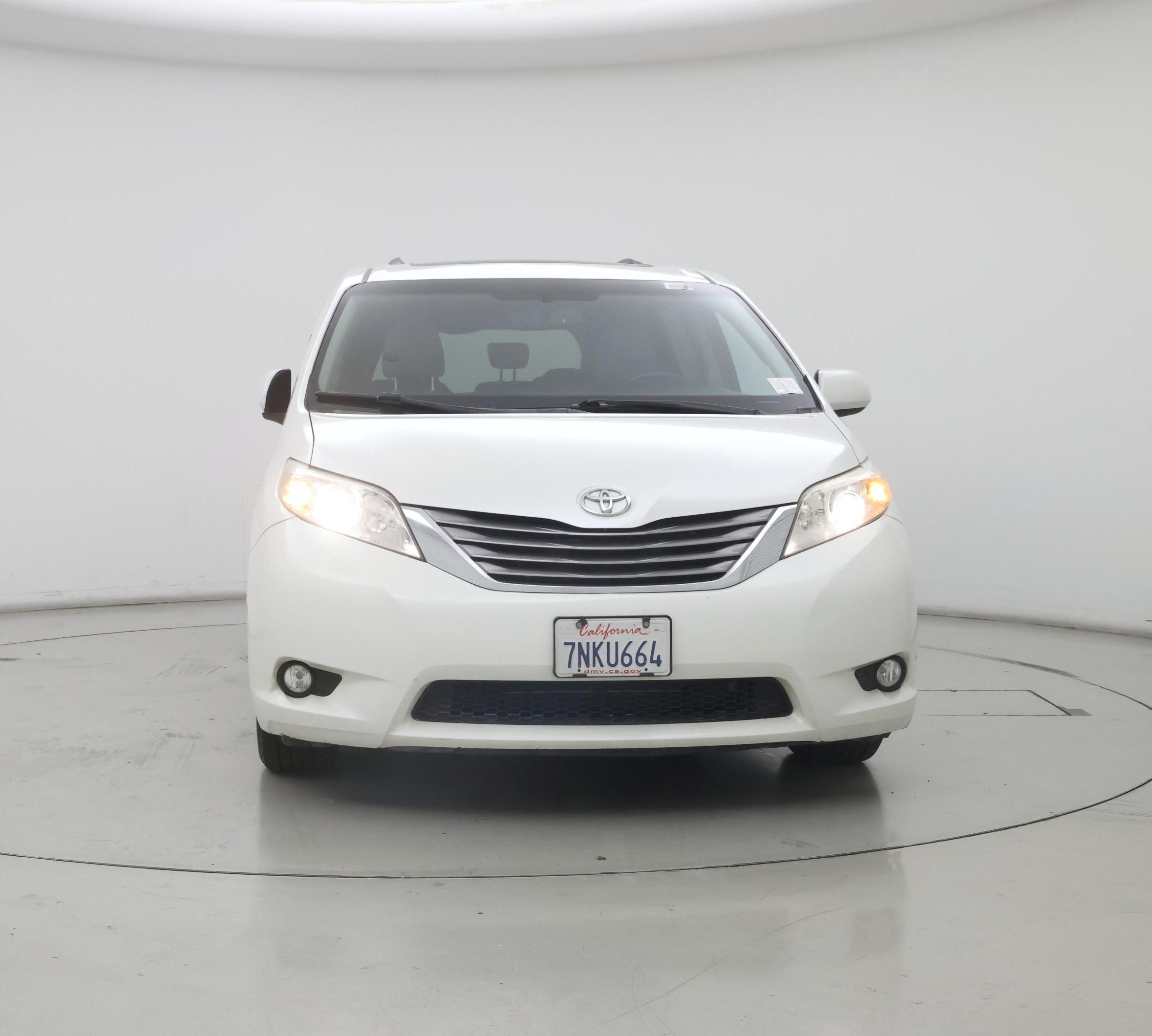 Thumbnail: 2015 Toyota Sienna - 5