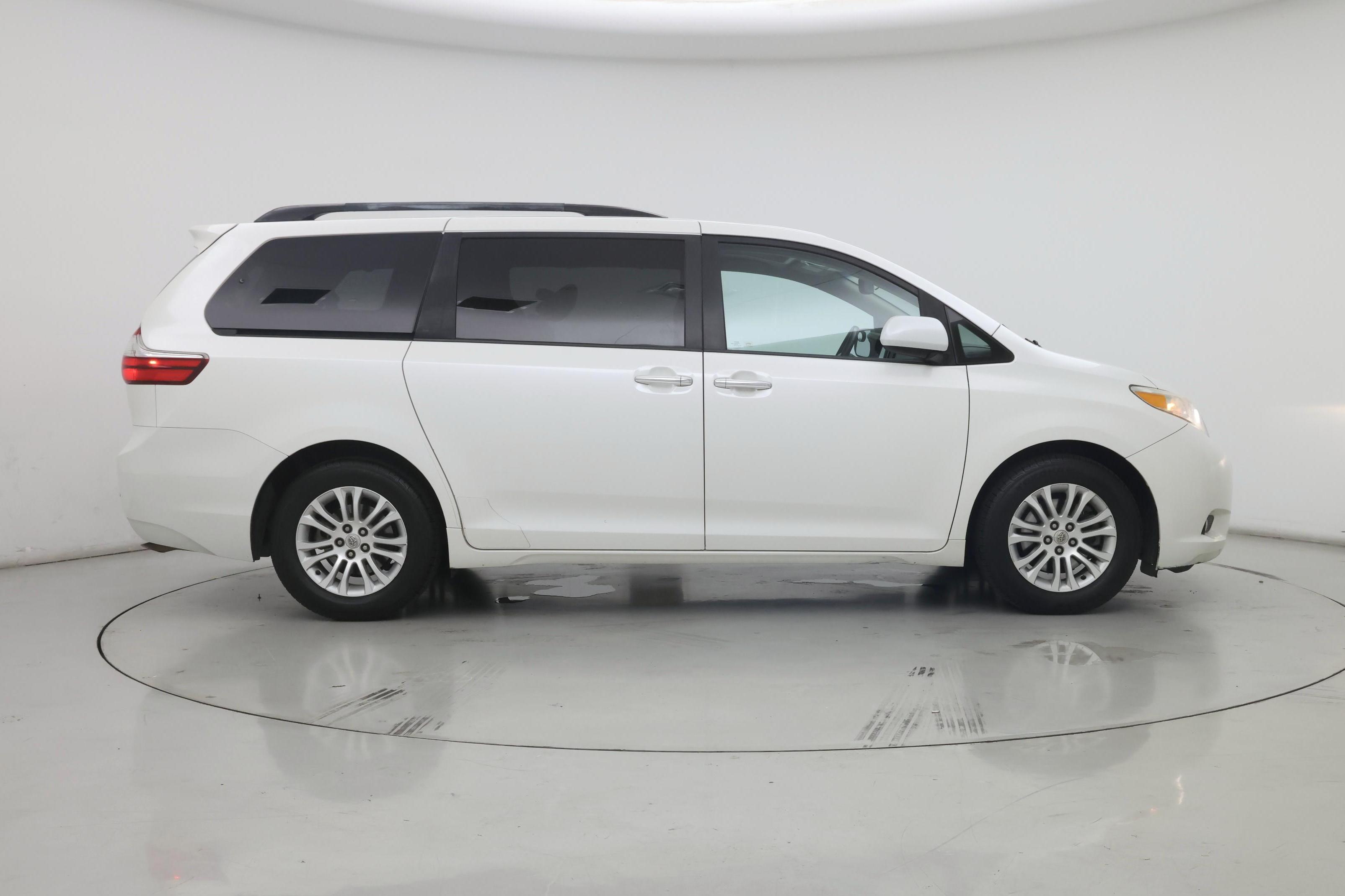 Thumbnail: 2015 Toyota Sienna - 7