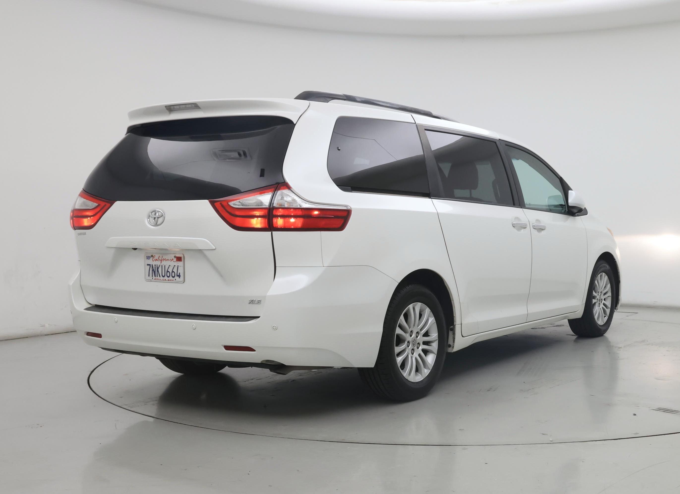 Thumbnail: 2015 Toyota Sienna - 8