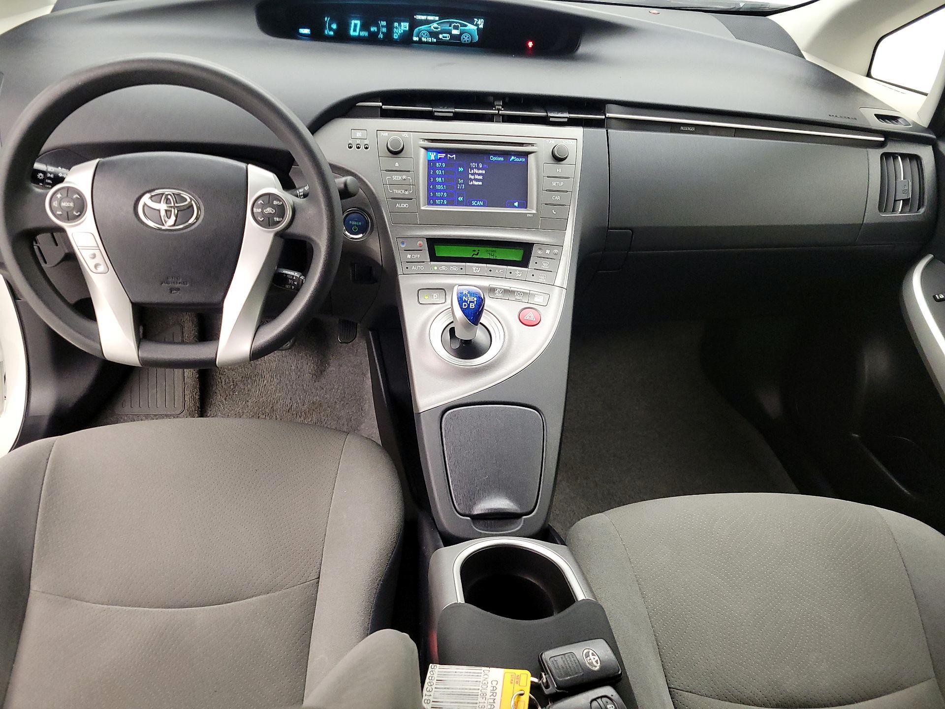 Thumbnail: 2015 Toyota Prius - 9