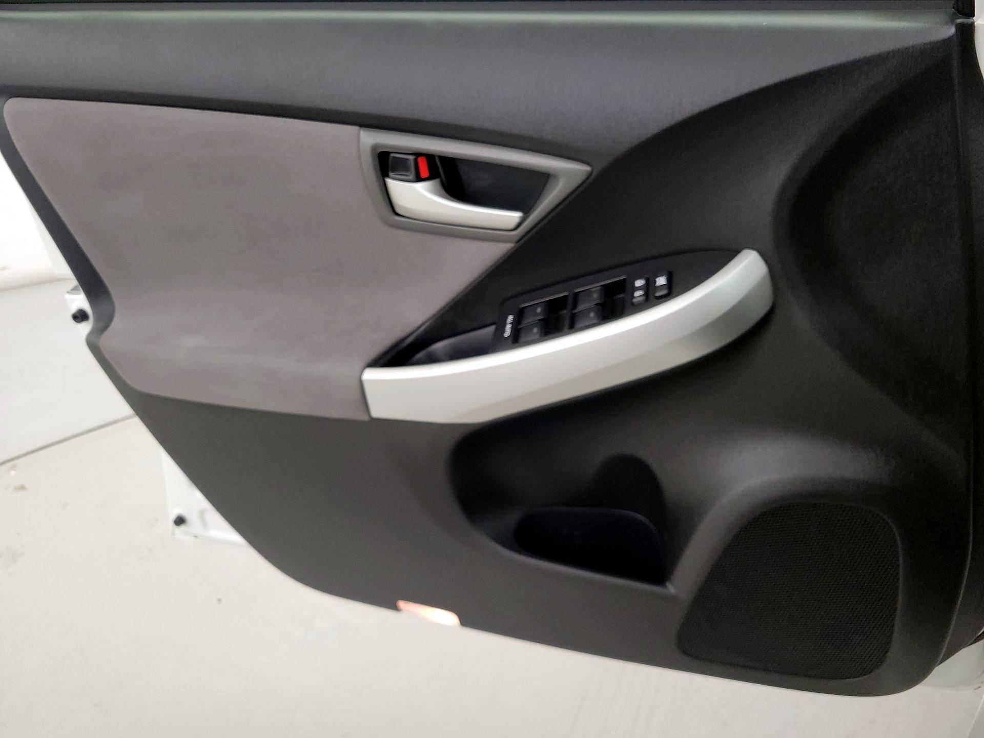 Thumbnail: 2015 Toyota Prius - 12