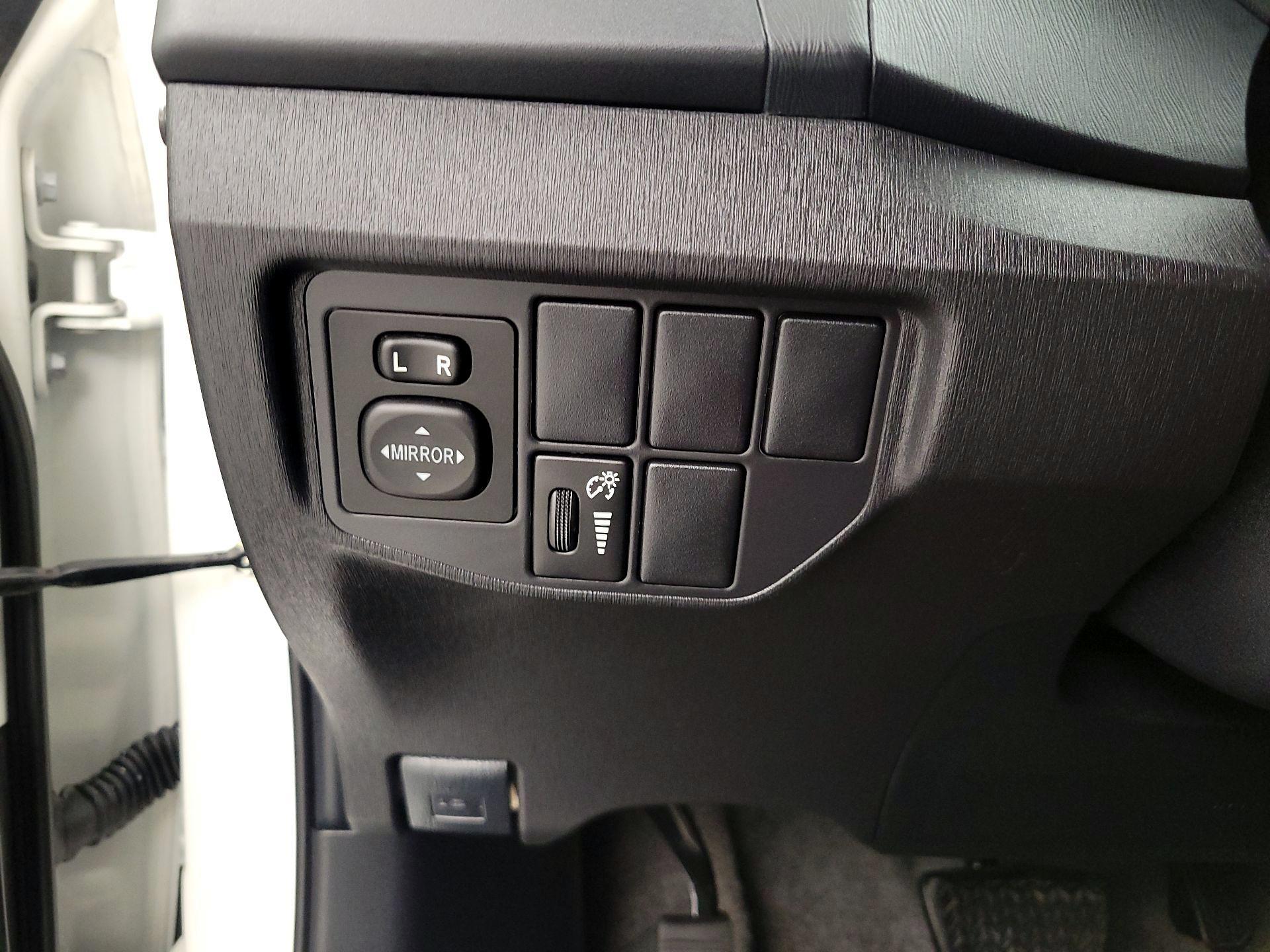 Thumbnail: 2015 Toyota Prius - 13