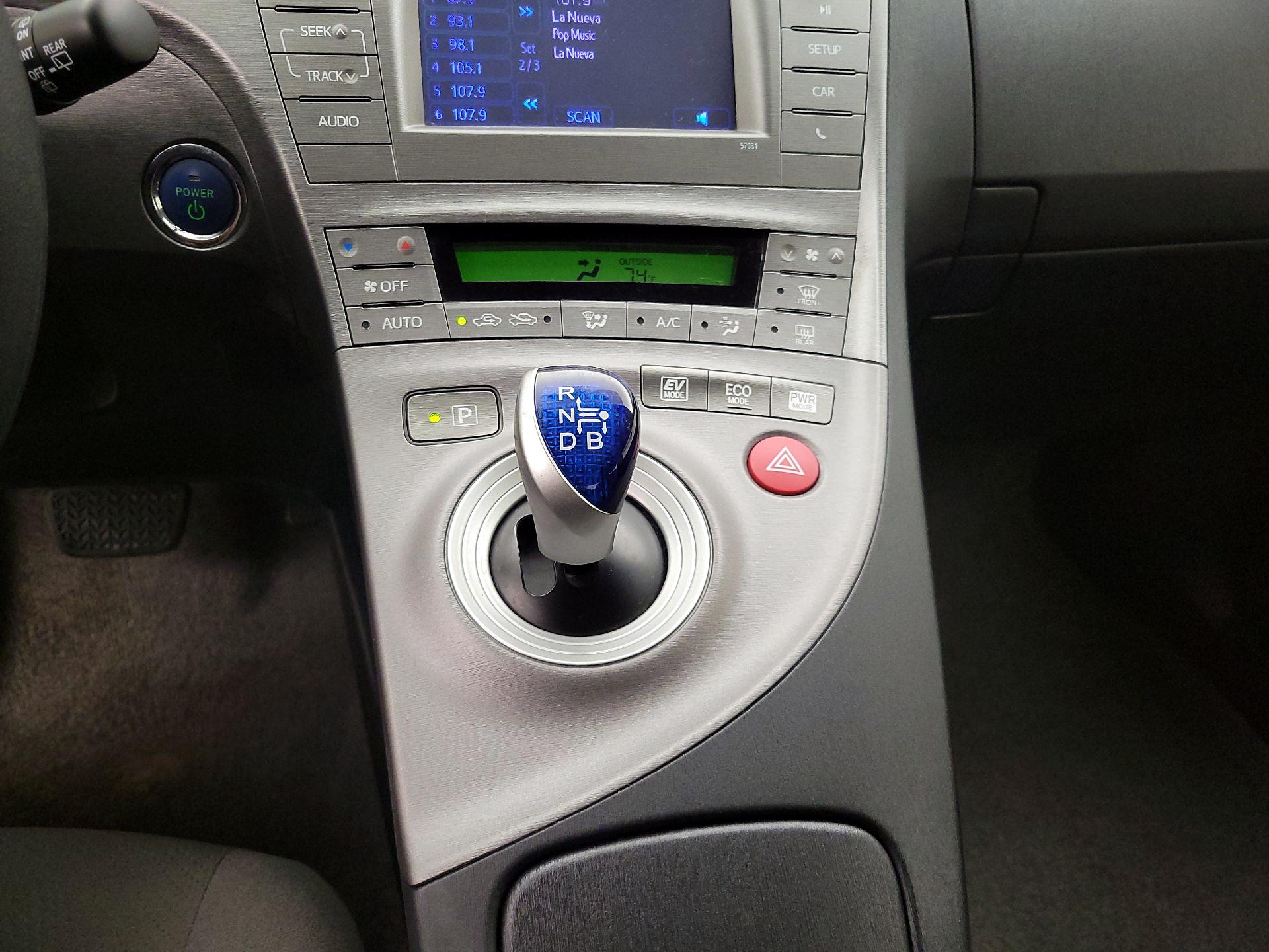 Thumbnail: 2015 Toyota Prius - 17