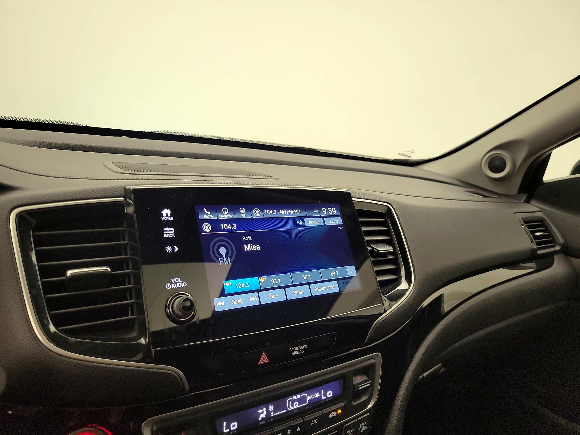 Thumbnail: 2019 Honda Pilot - 16