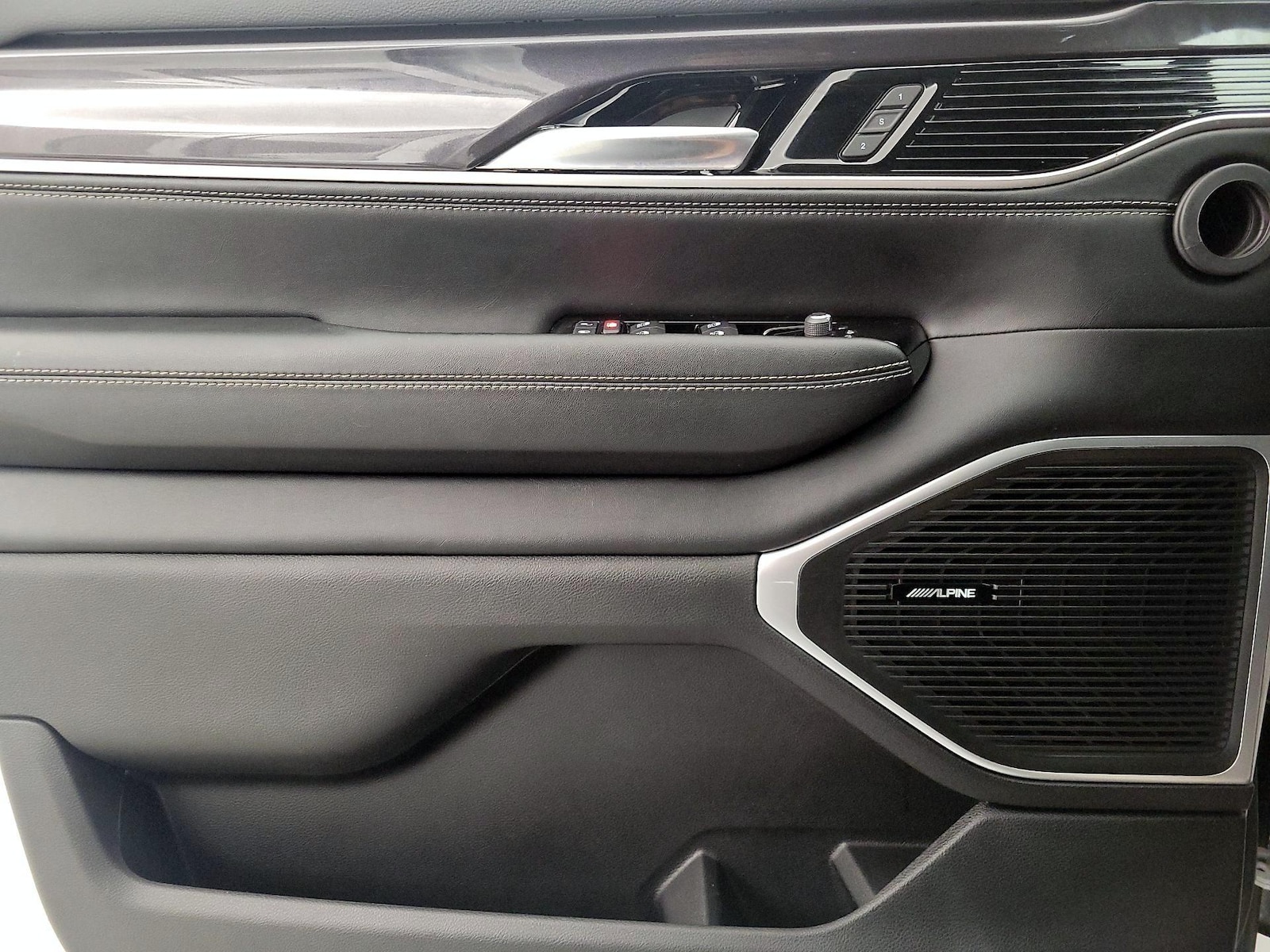 2023 Jeep Wagoneer L Series I - Photo 13