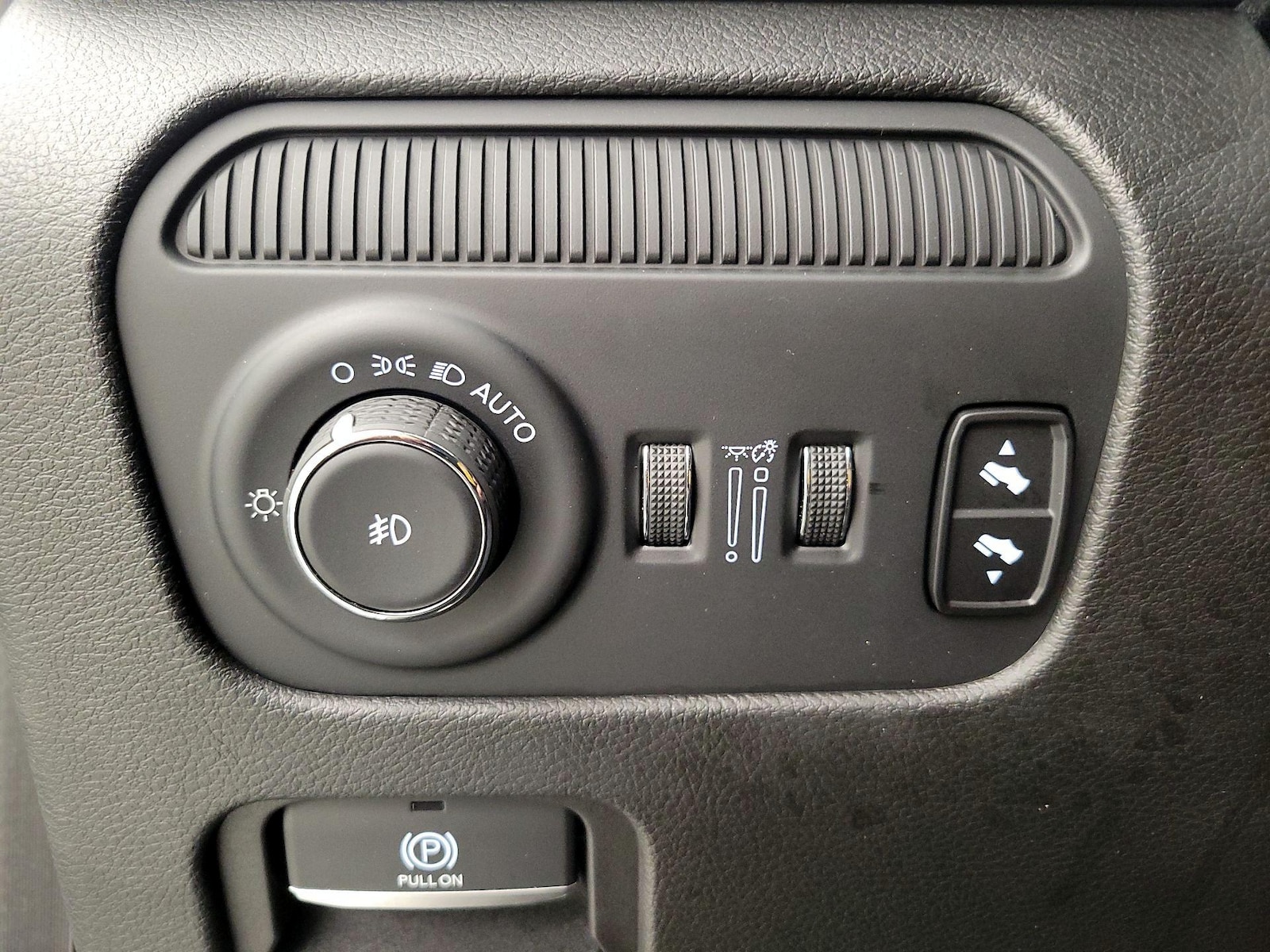 2023 Jeep Wagoneer L Series I - Photo 14
