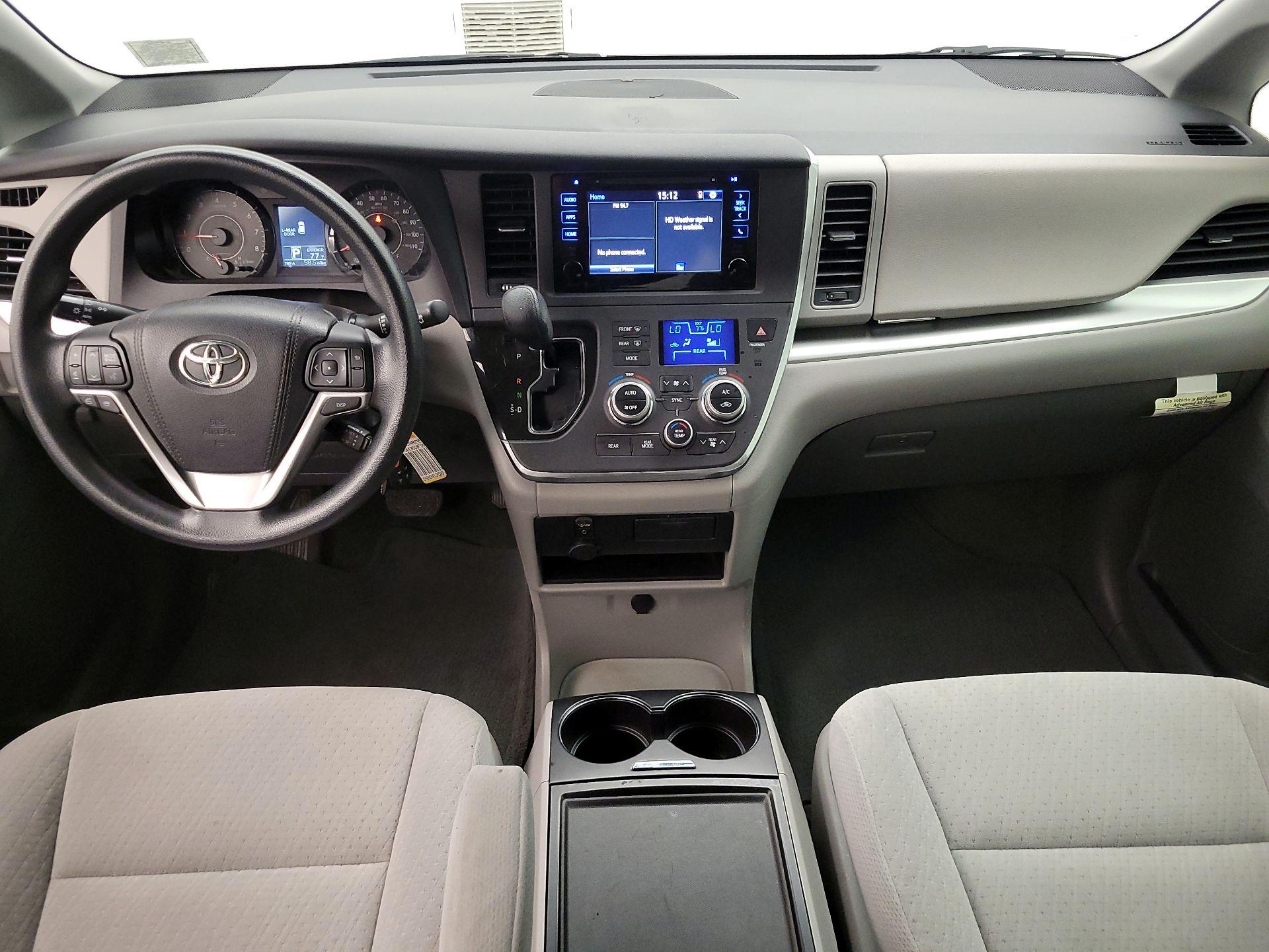 Thumbnail: 2015 Toyota Sienna - 9
