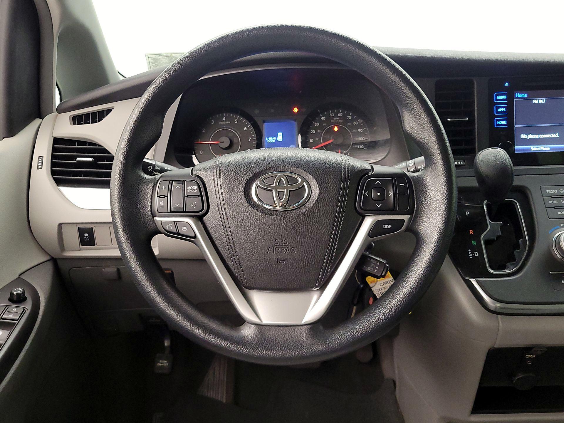Thumbnail: 2015 Toyota Sienna - 10