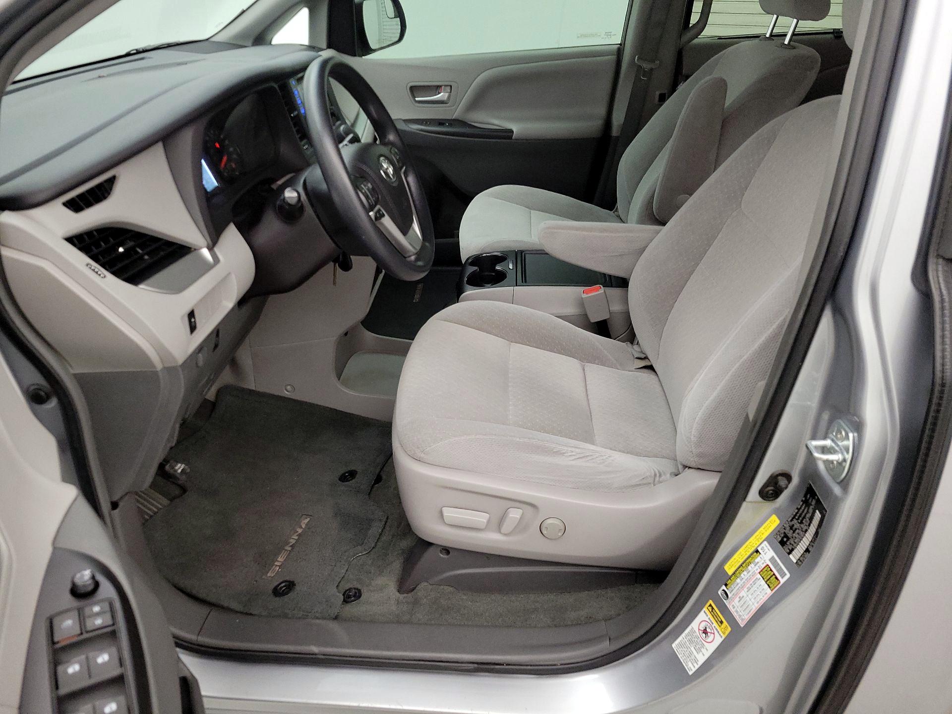 Thumbnail: 2015 Toyota Sienna - 11