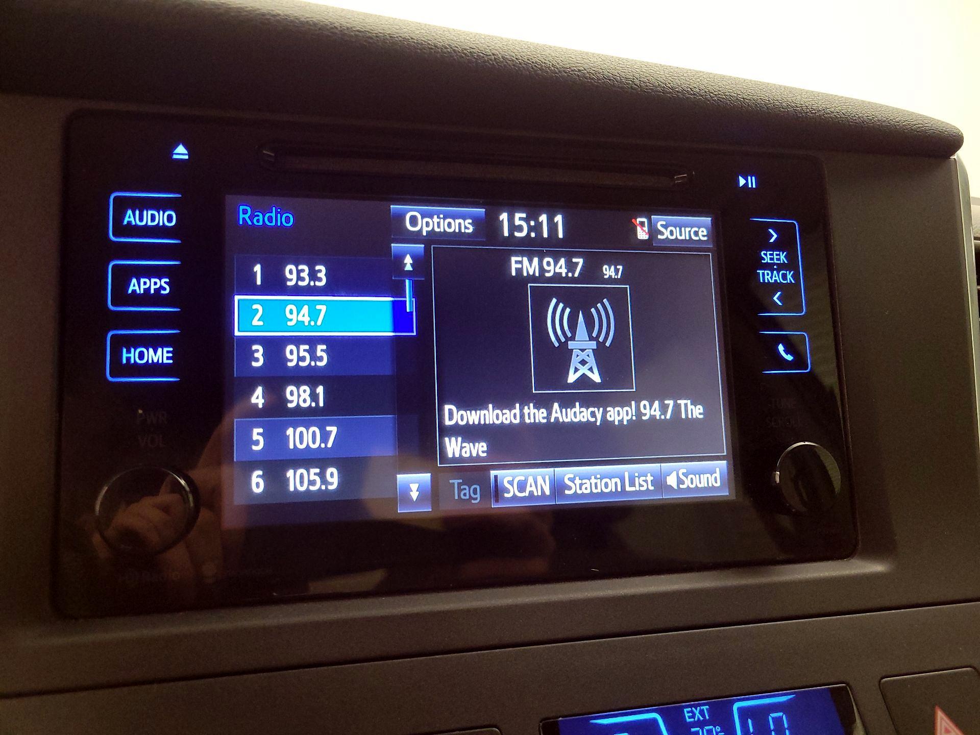 Thumbnail: 2015 Toyota Sienna - 15