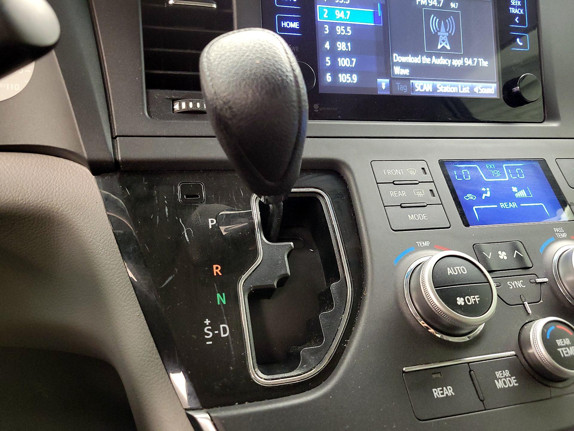 Thumbnail: 2015 Toyota Sienna - 17