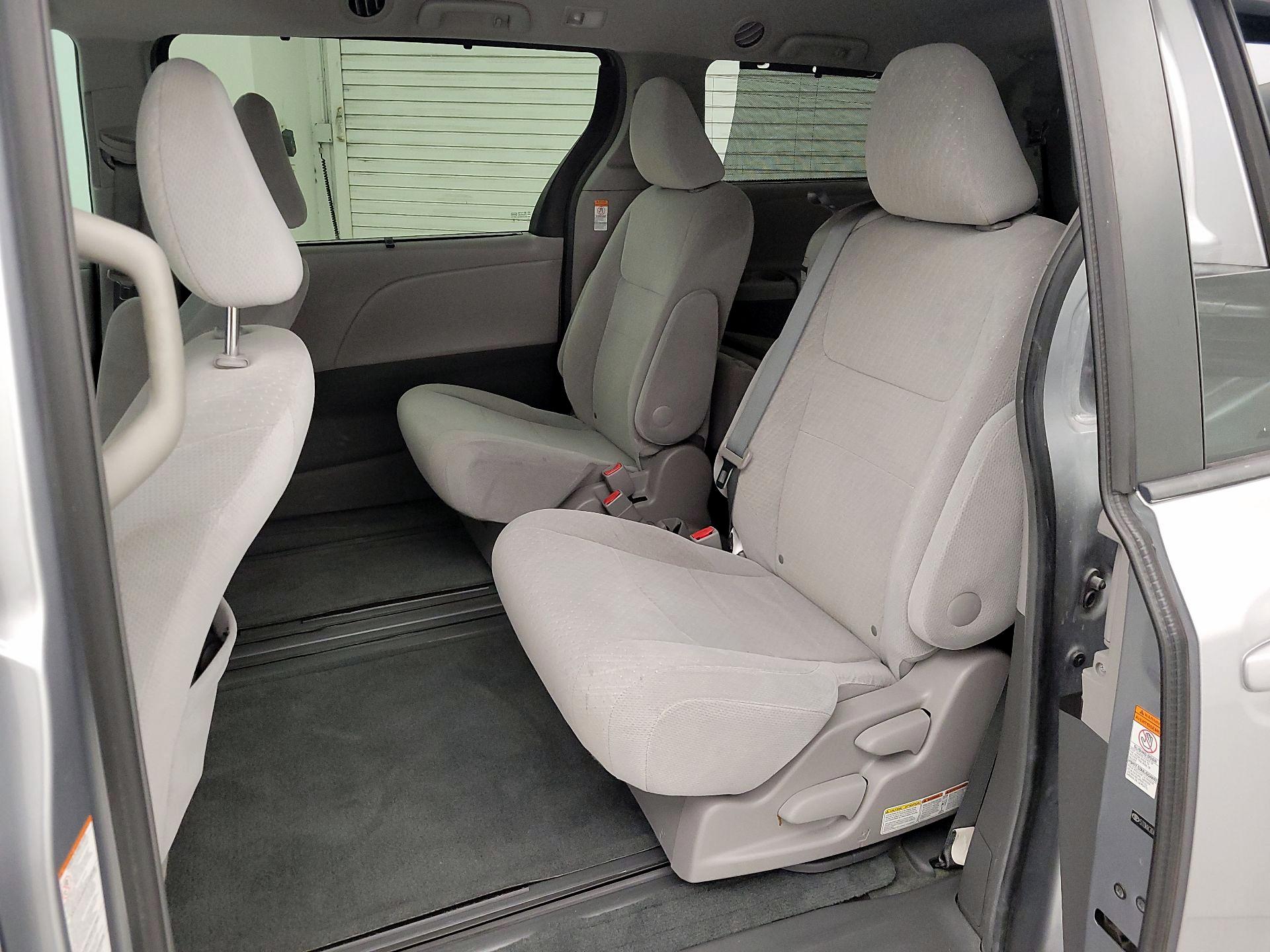 Thumbnail: 2015 Toyota Sienna - 19