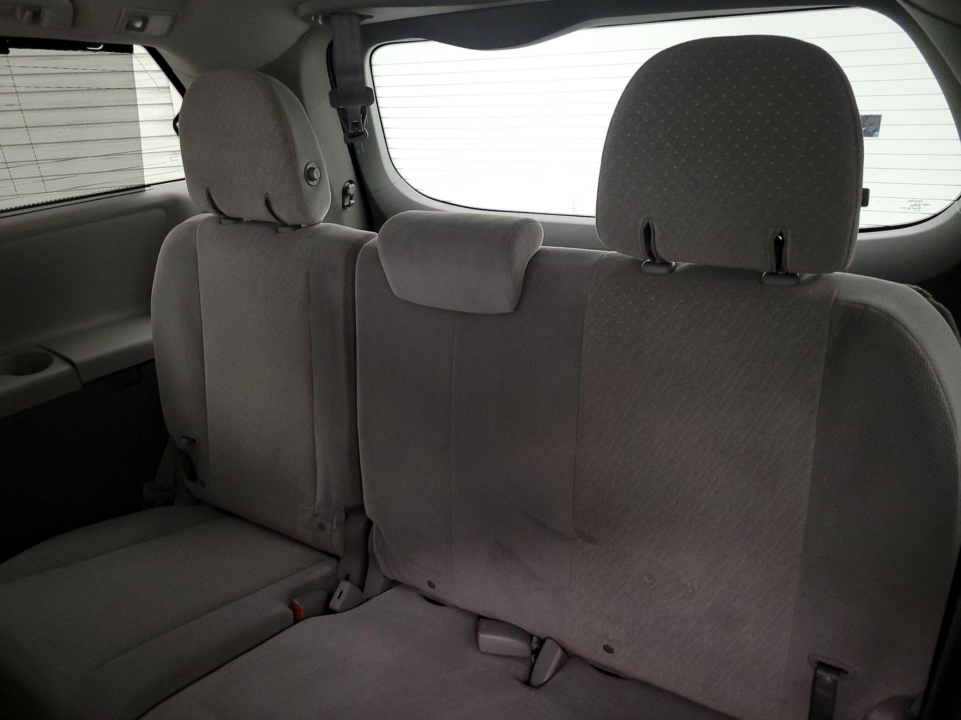 Thumbnail: 2015 Toyota Sienna - 20