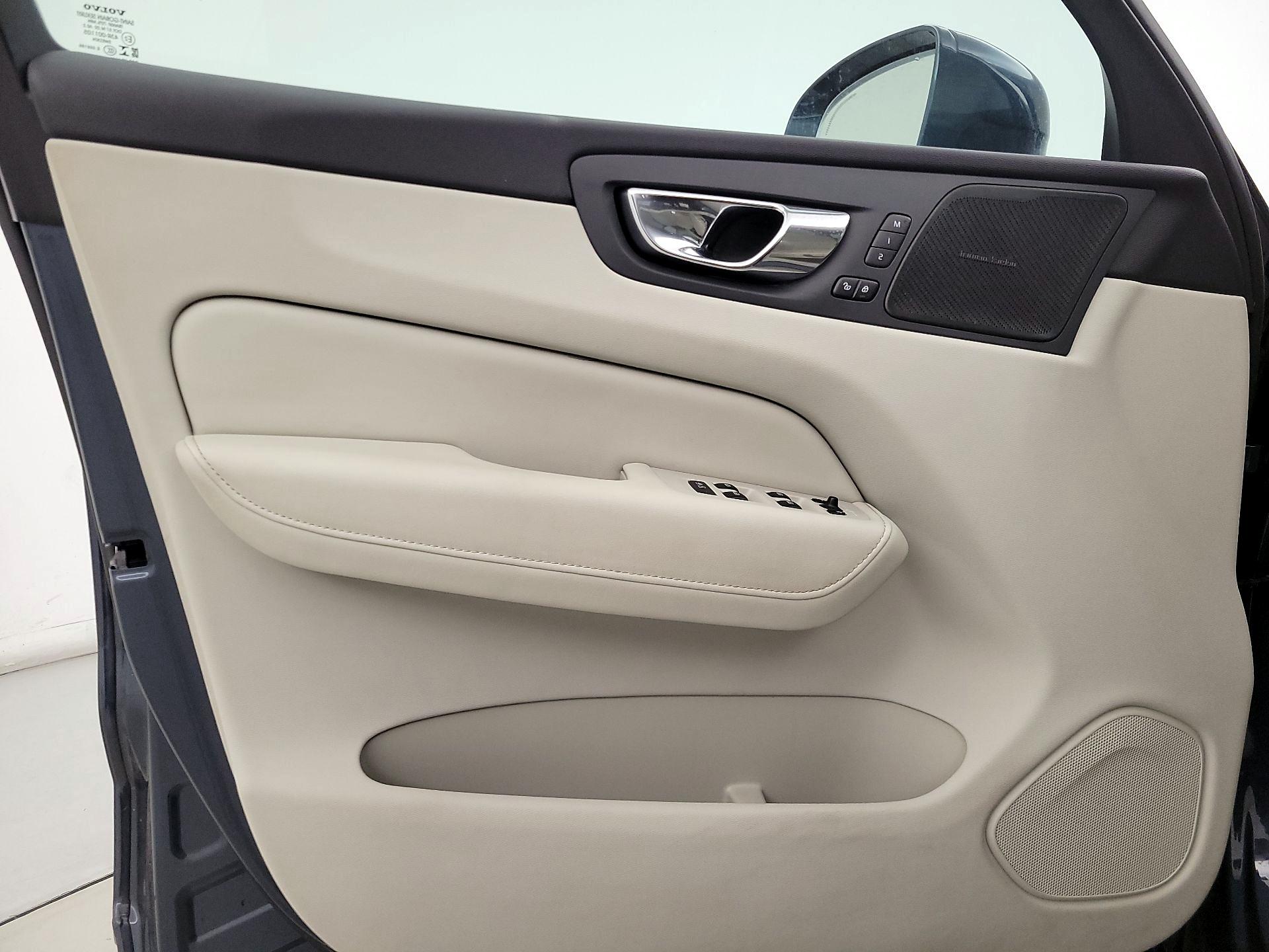 Thumbnail: 2021 Volvo XC60 - 12
