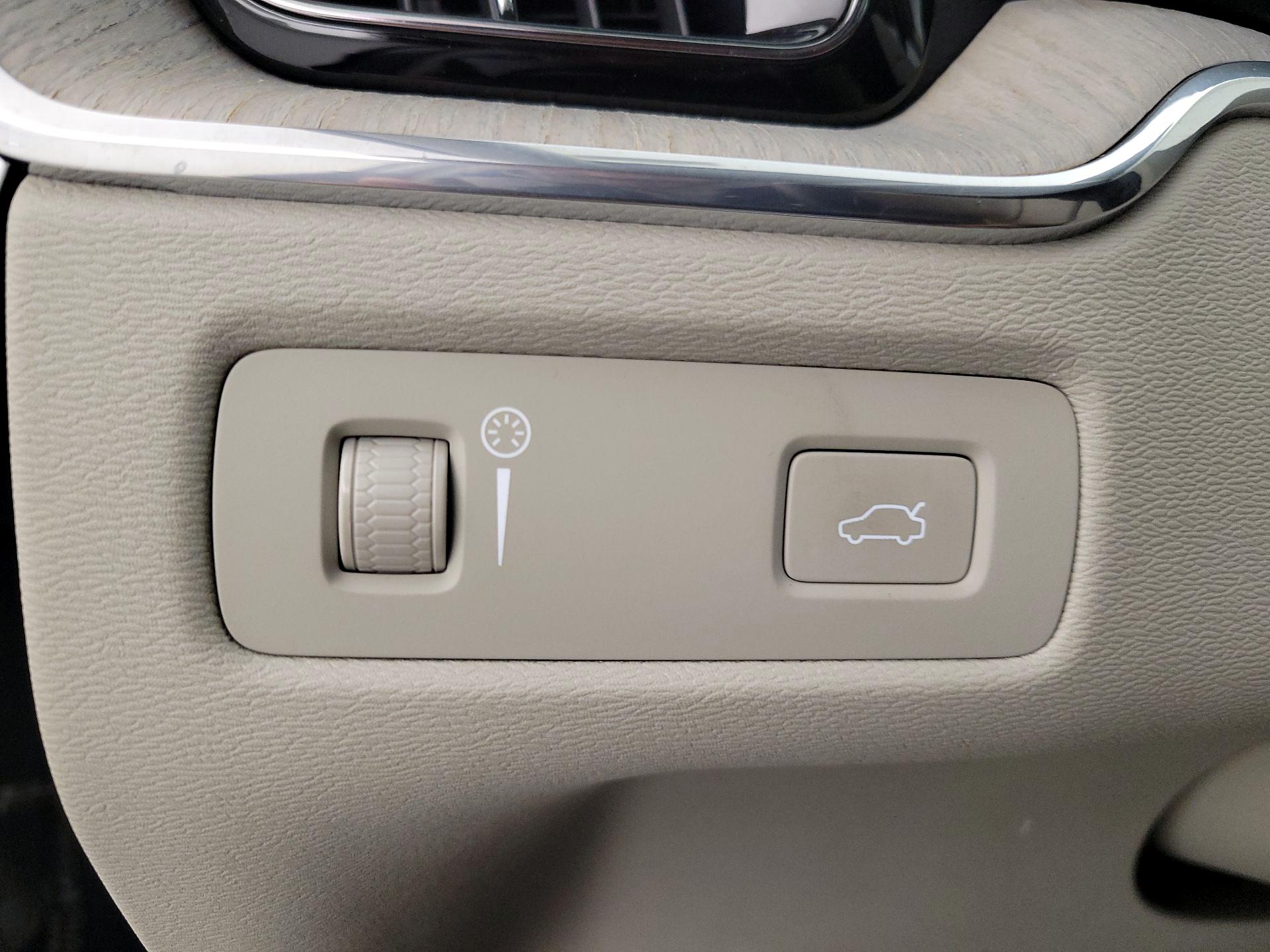 Thumbnail: 2021 Volvo XC60 - 13