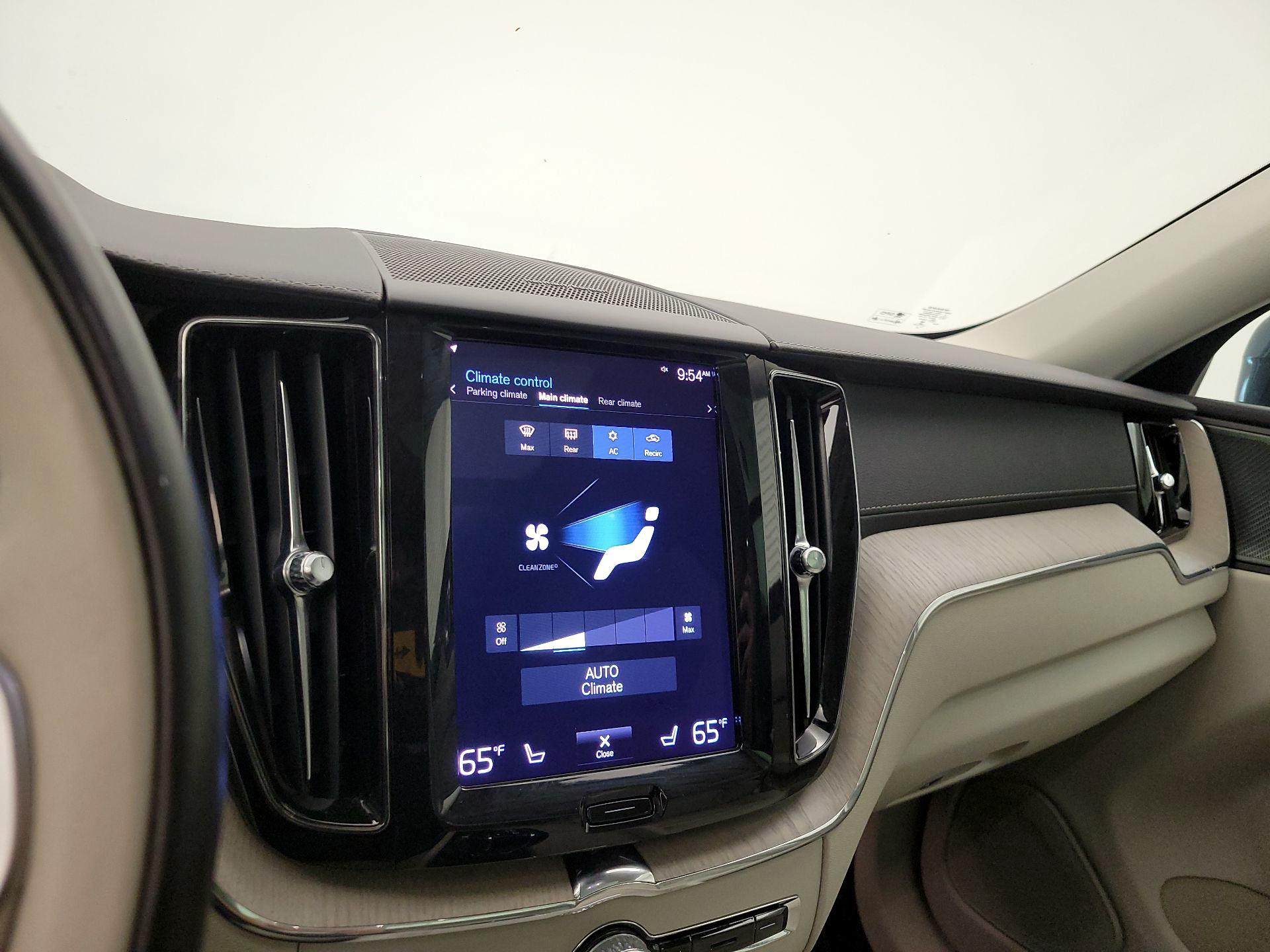 Thumbnail: 2021 Volvo XC60 - 17