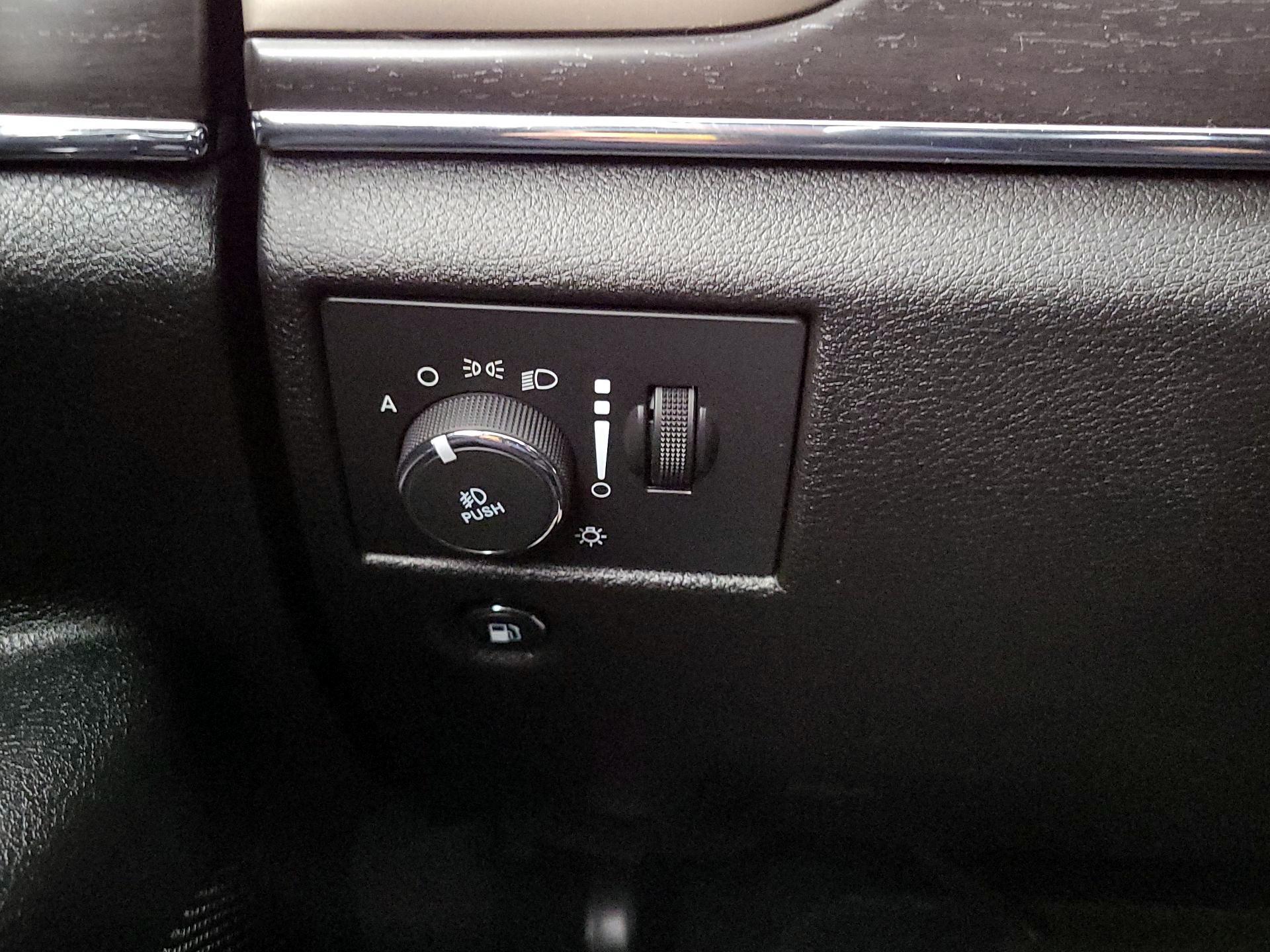 Thumbnail: 2014 Jeep Grand Cherokee - 13