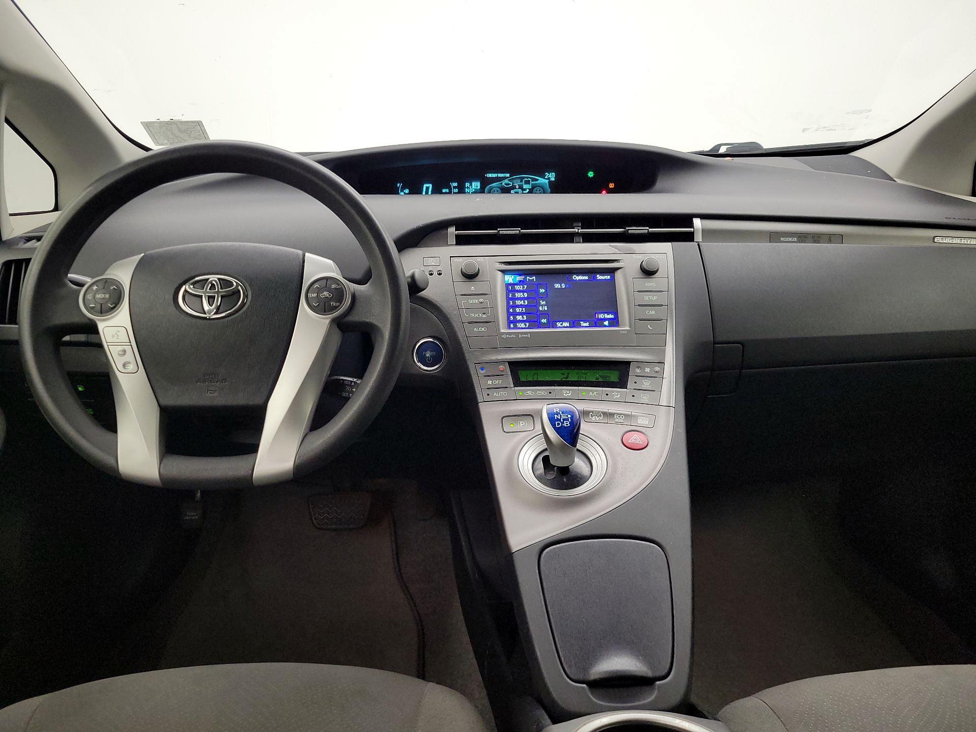 Thumbnail: 2015 Toyota Prius - 9