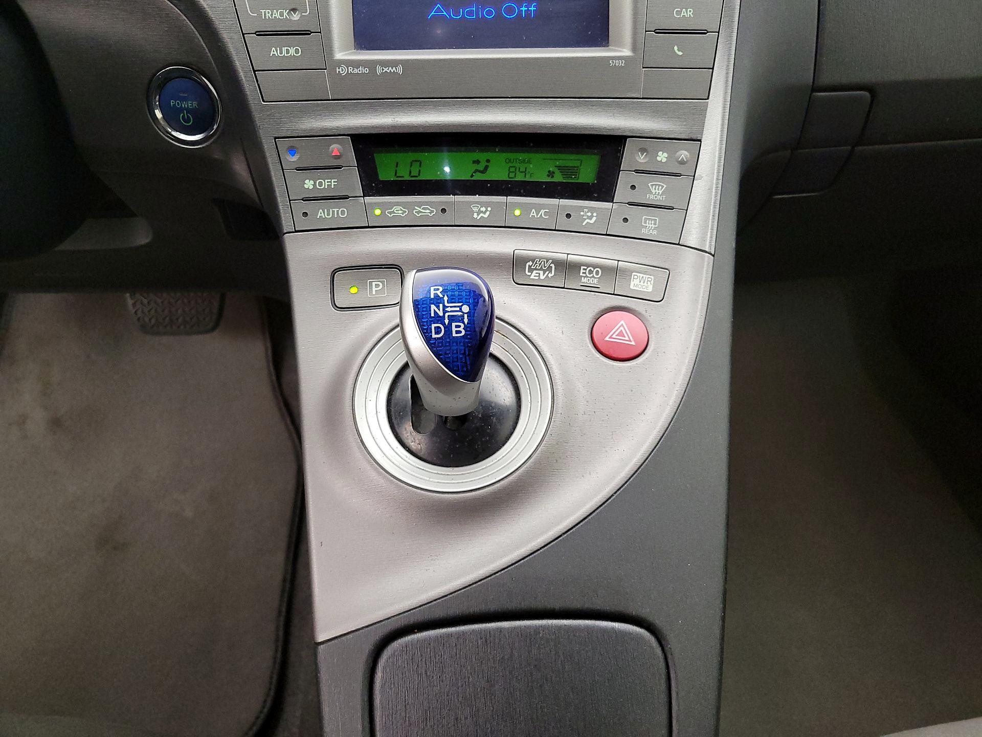 Thumbnail: 2015 Toyota Prius - 17