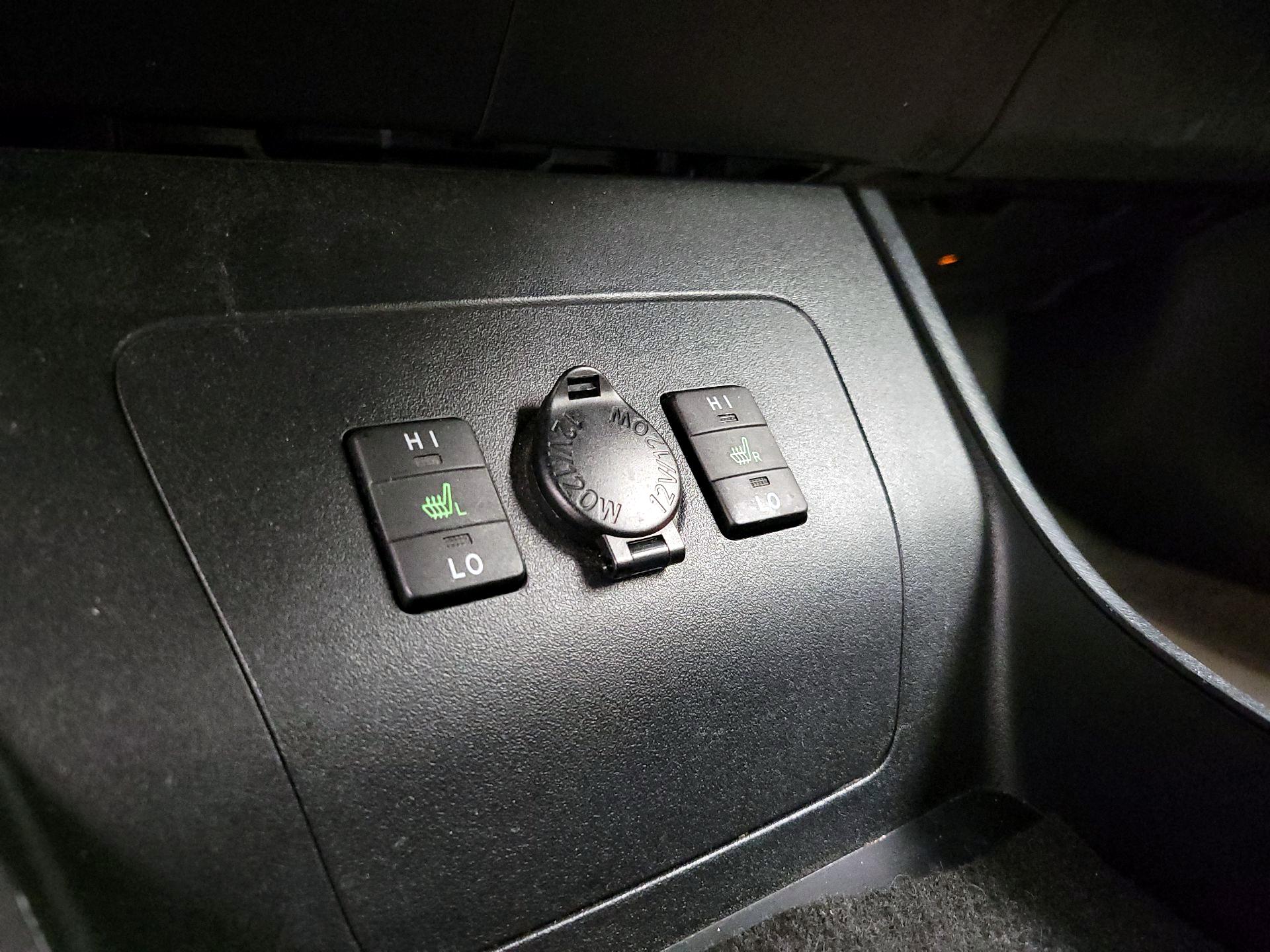 Thumbnail: 2015 Toyota Prius - 18