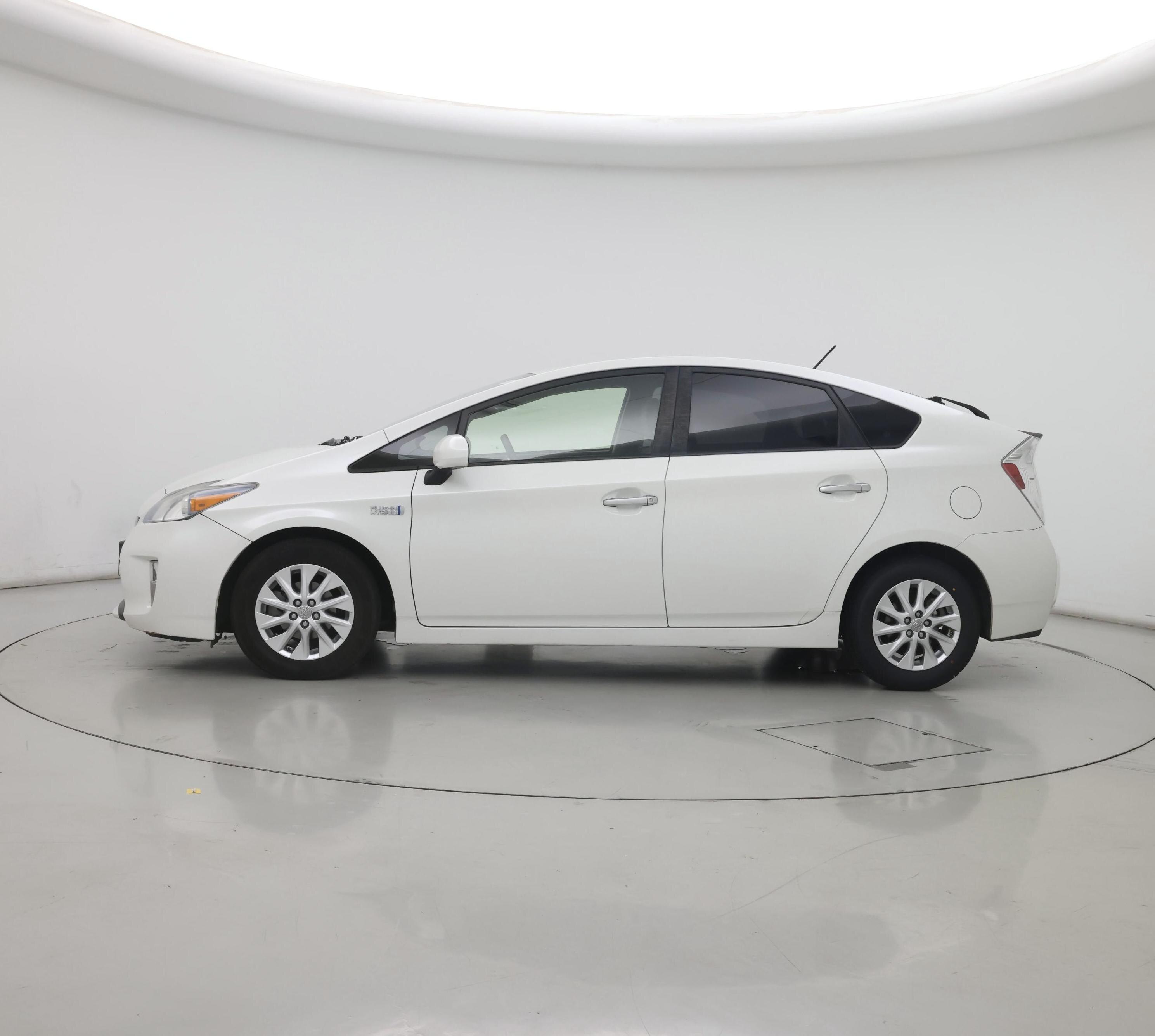 Thumbnail: 2015 Toyota Prius - 3