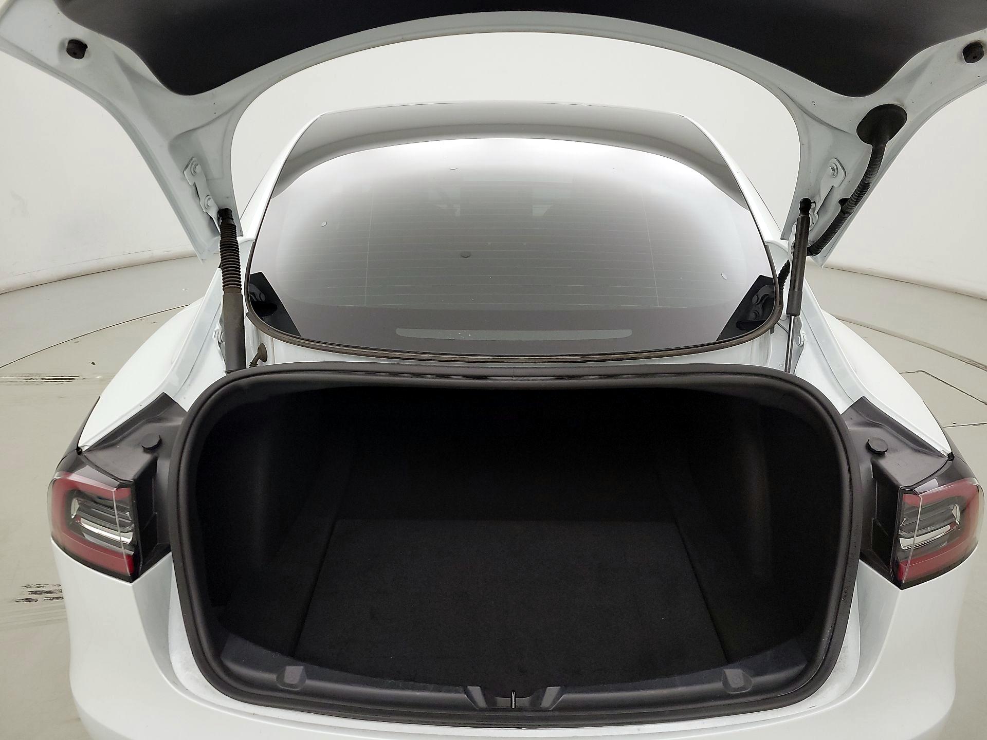 Thumbnail: 2023 Tesla Model 3 - 19