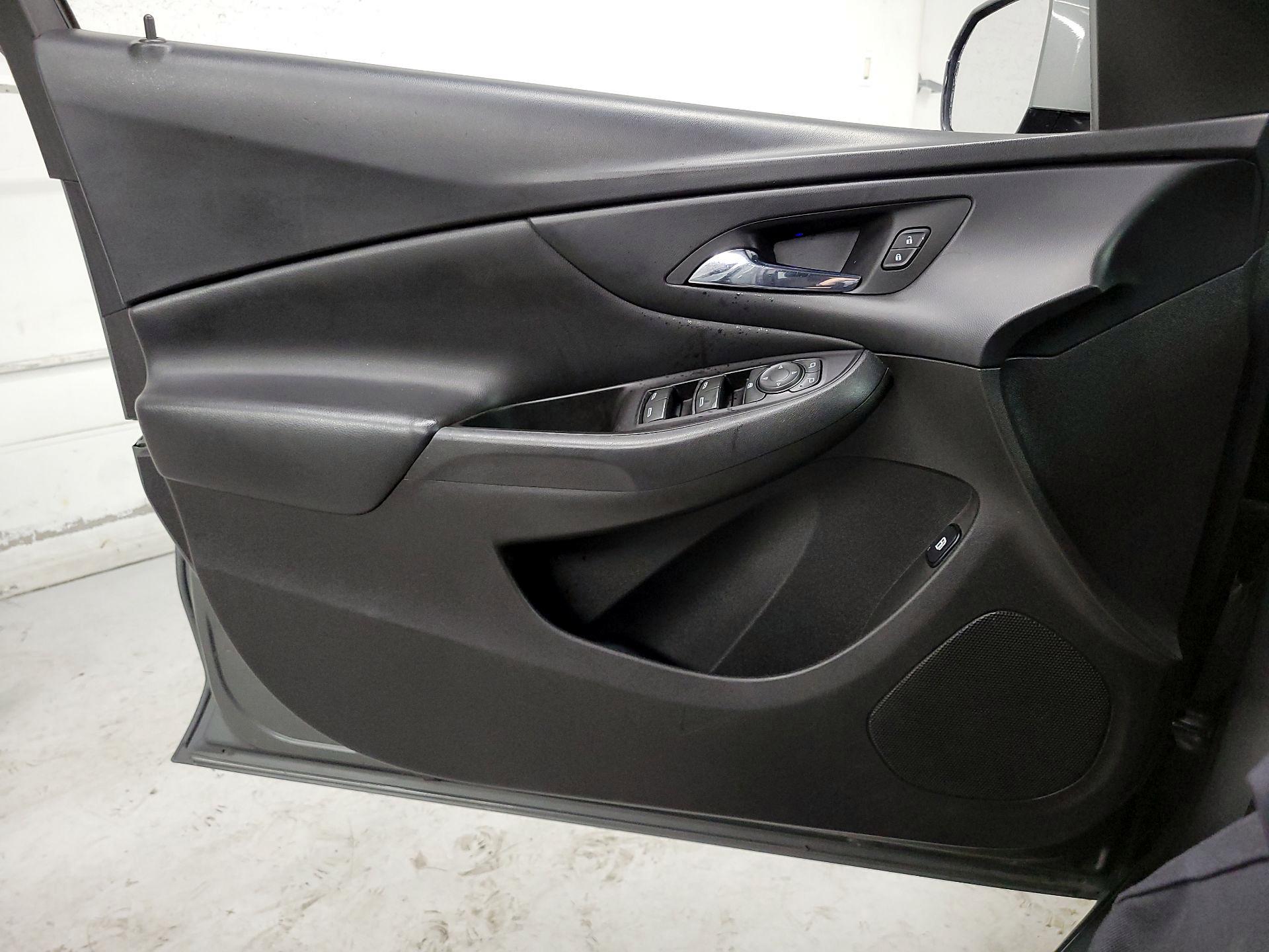 Thumbnail: 2017 Chevrolet Volt - 10