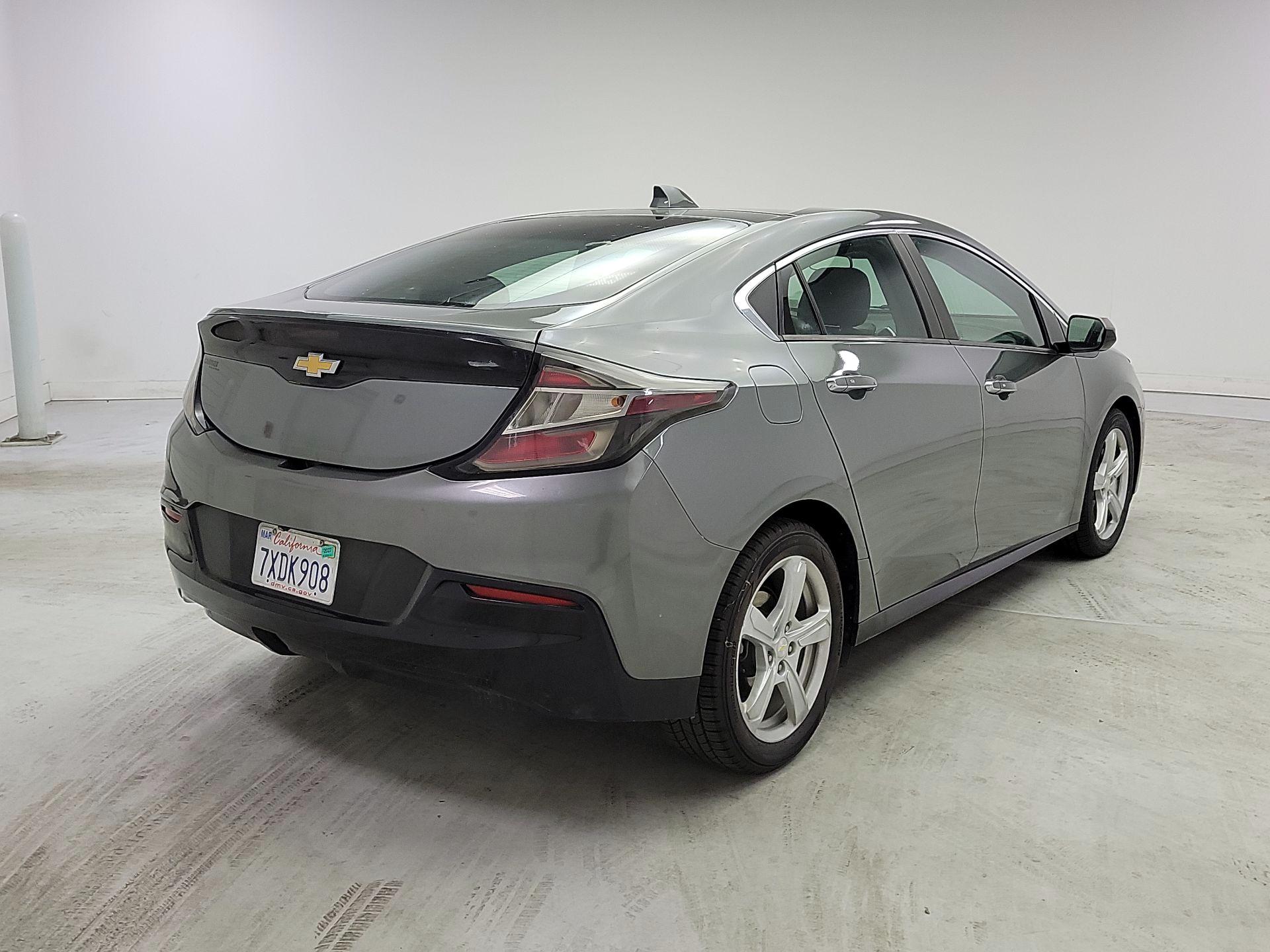 Thumbnail: 2017 Chevrolet Volt - 5