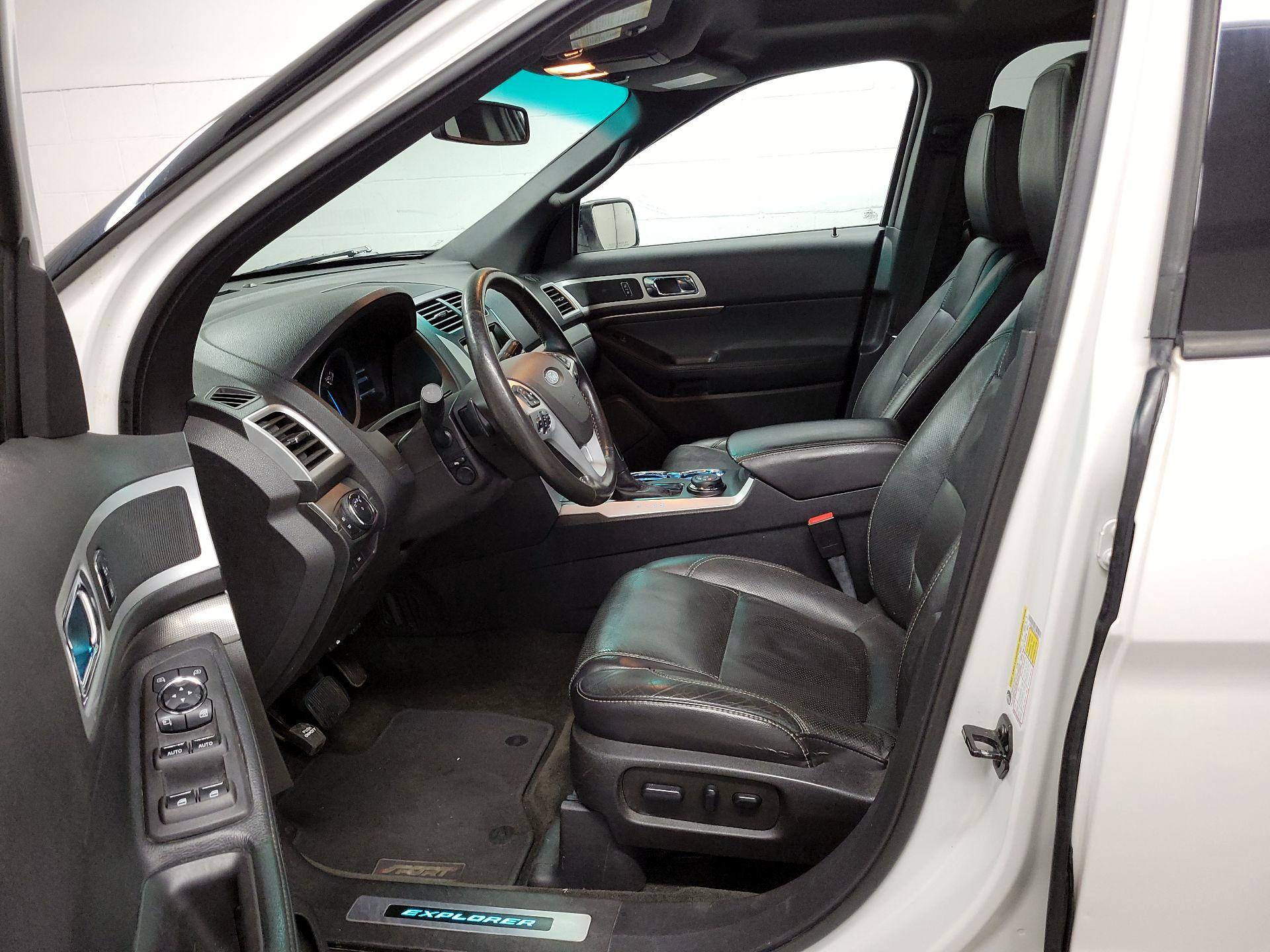 Thumbnail: 2015 Ford Explorer - 9