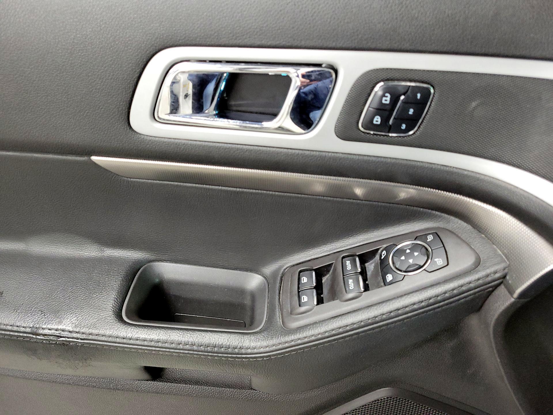 Thumbnail: 2015 Ford Explorer - 10