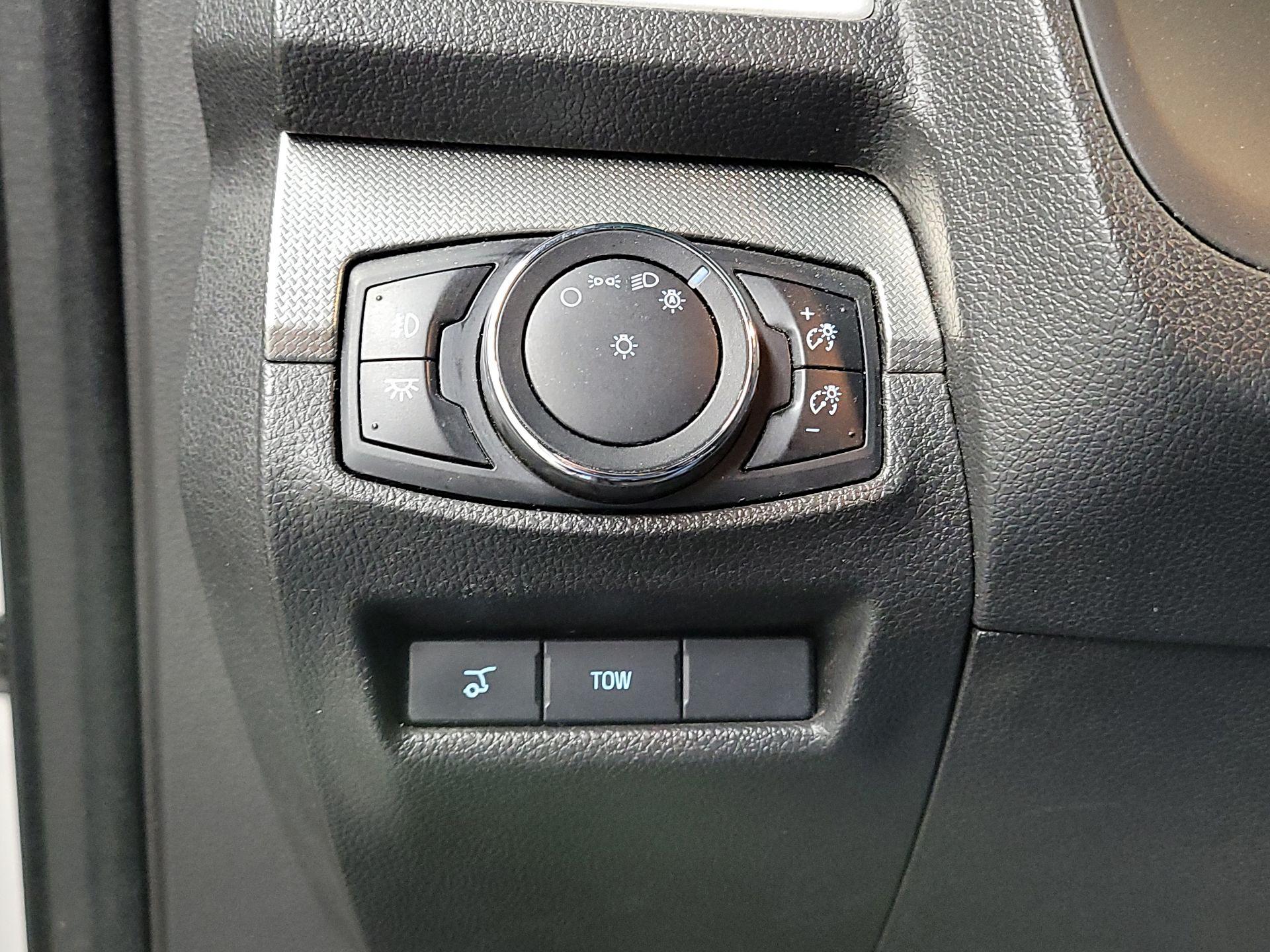 Thumbnail: 2015 Ford Explorer - 11