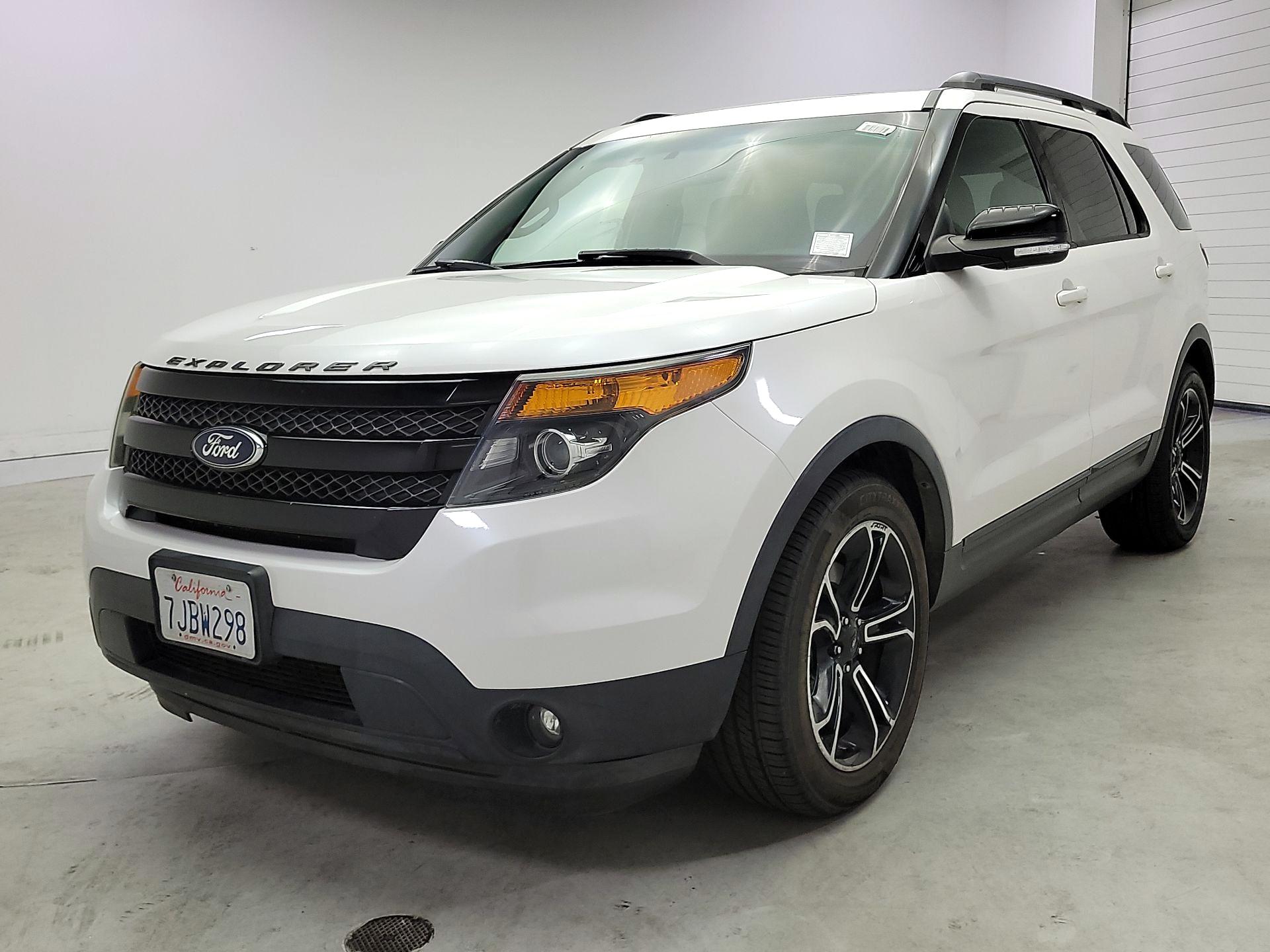 Thumbnail: 2015 Ford Explorer - 3