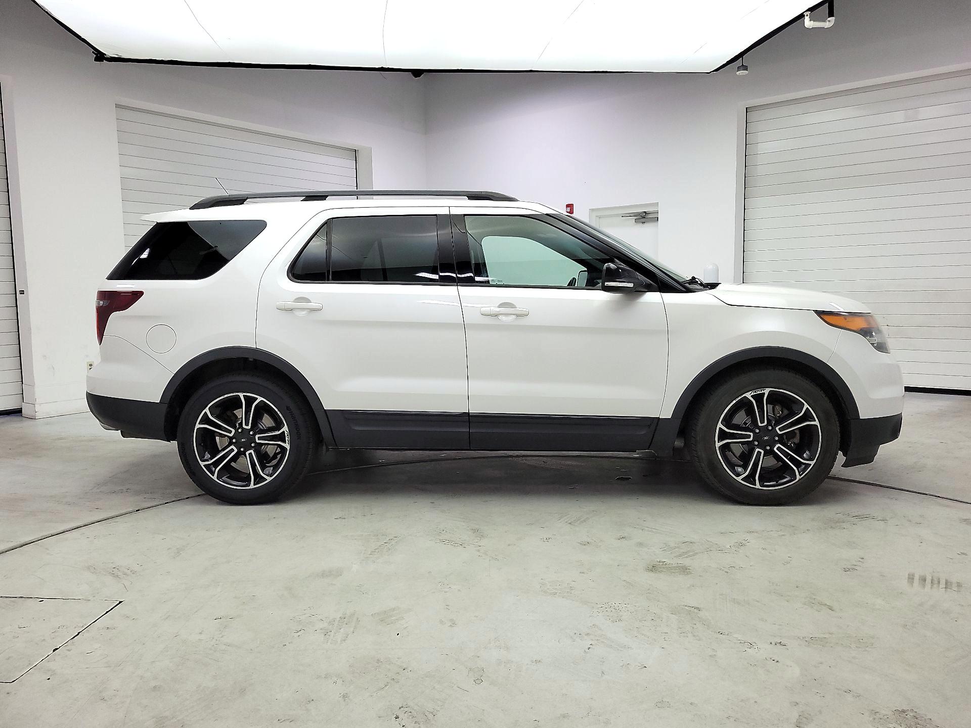 Thumbnail: 2015 Ford Explorer - 4