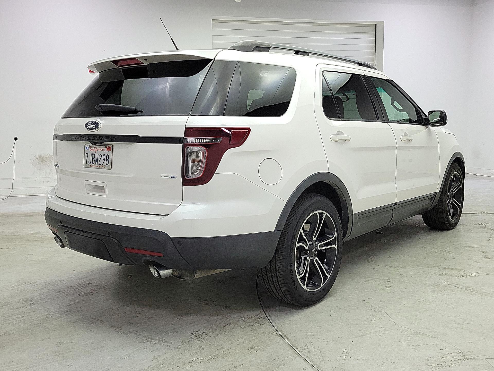 Thumbnail: 2015 Ford Explorer - 5