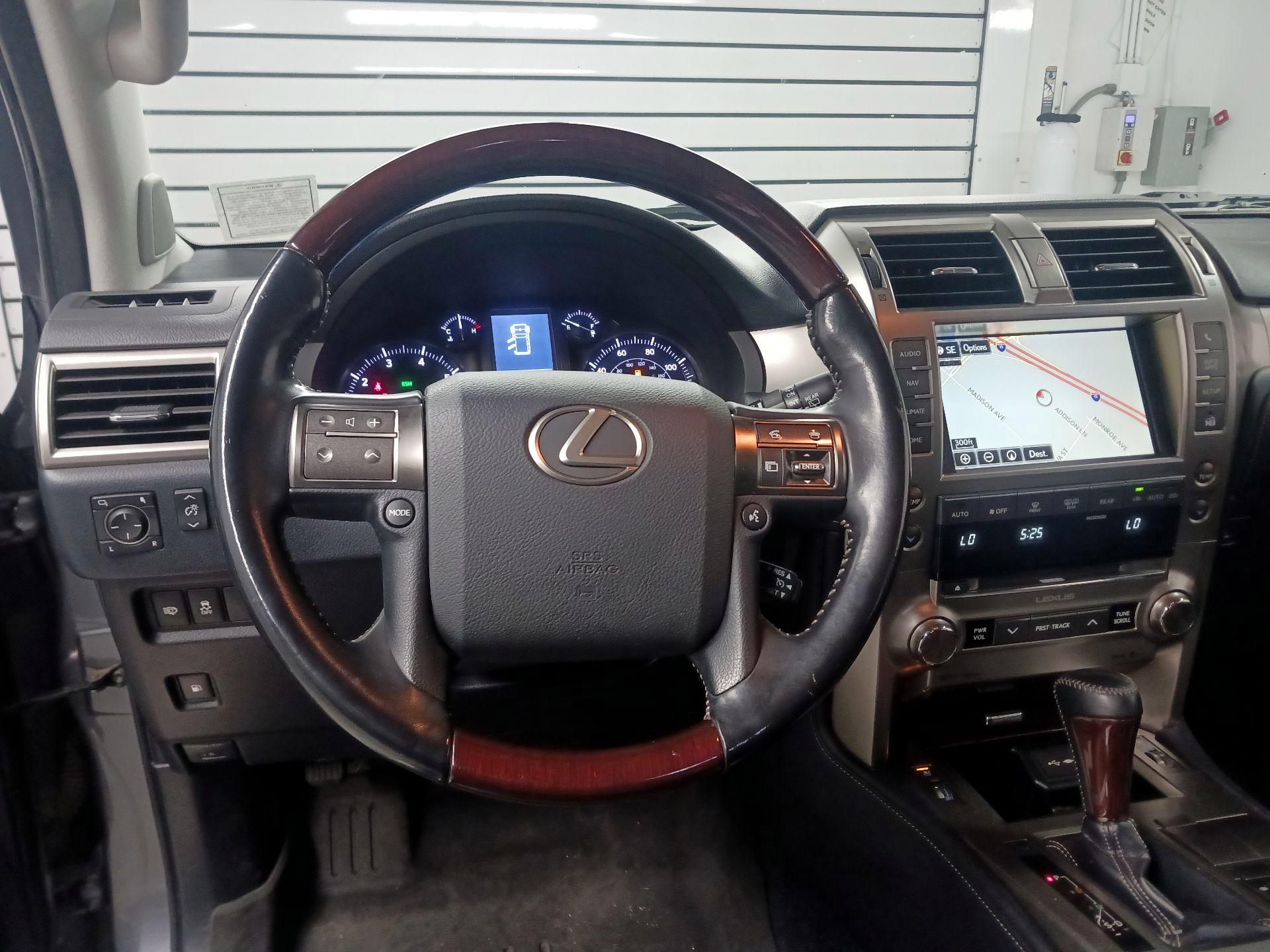 Thumbnail: 2019 Lexus GX - 10
