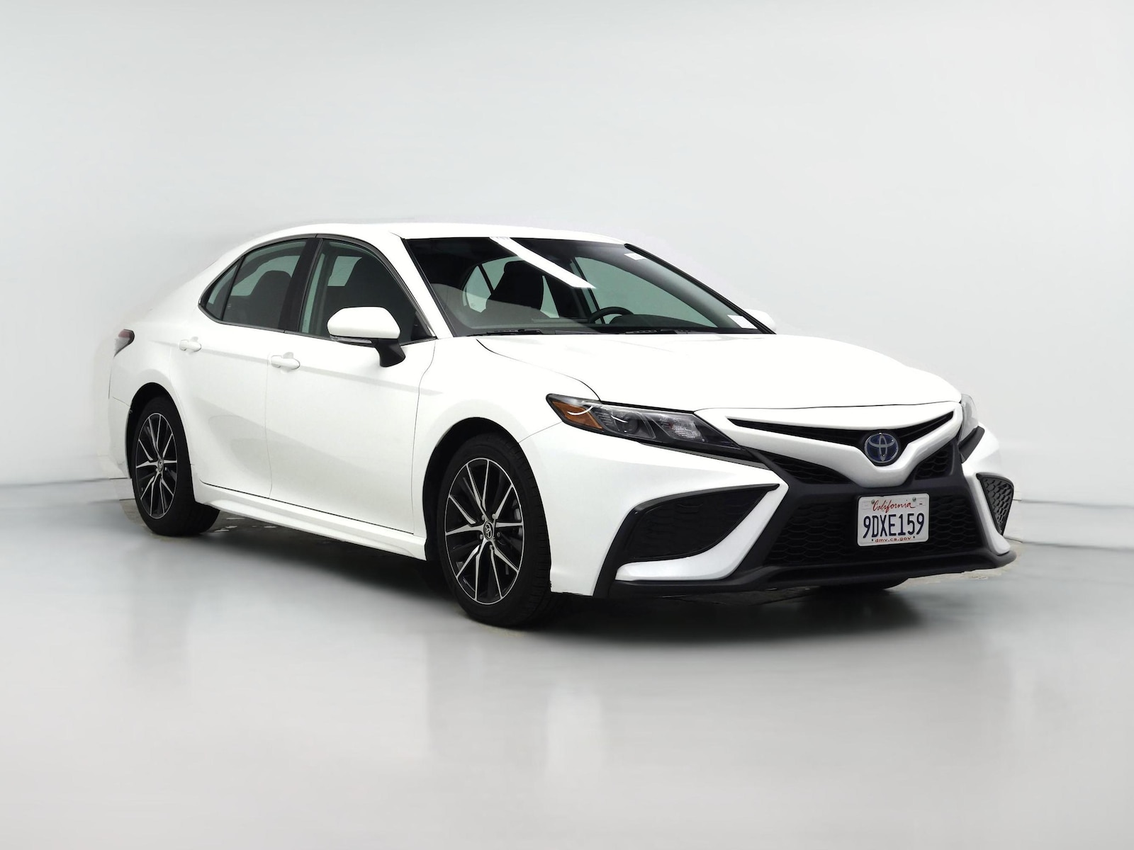 2023 Toyota Camry SE - Photo 1
