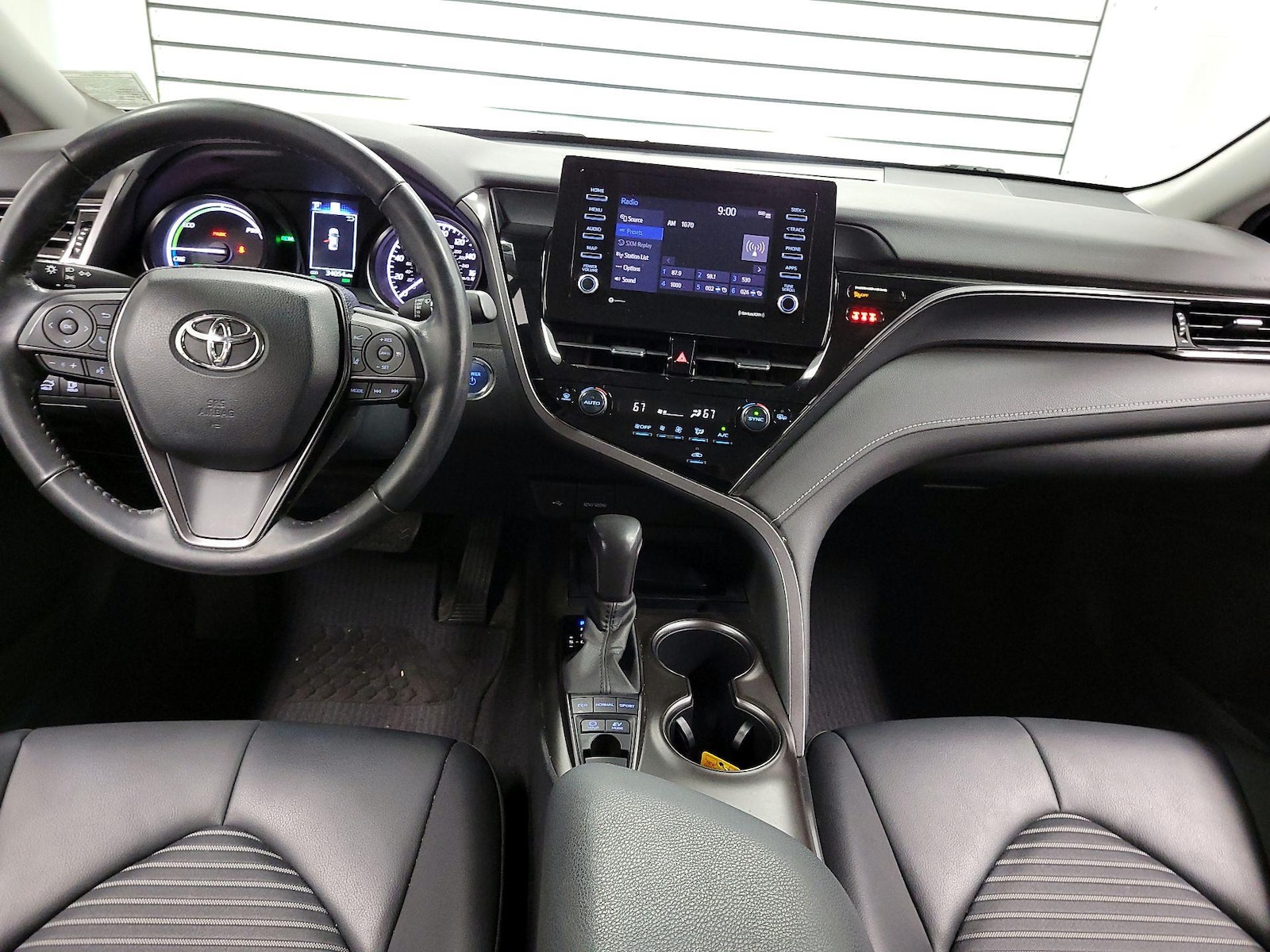 2023 Toyota Camry SE - Photo 10